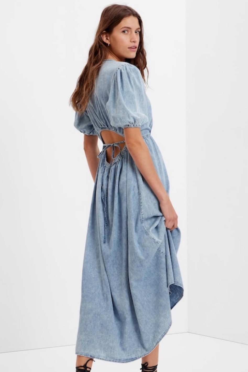 Another denim dress option for fall! This is a pretty maxi option for fall! 

#LTKsalealert #LTKunder100 #LTKbeauty