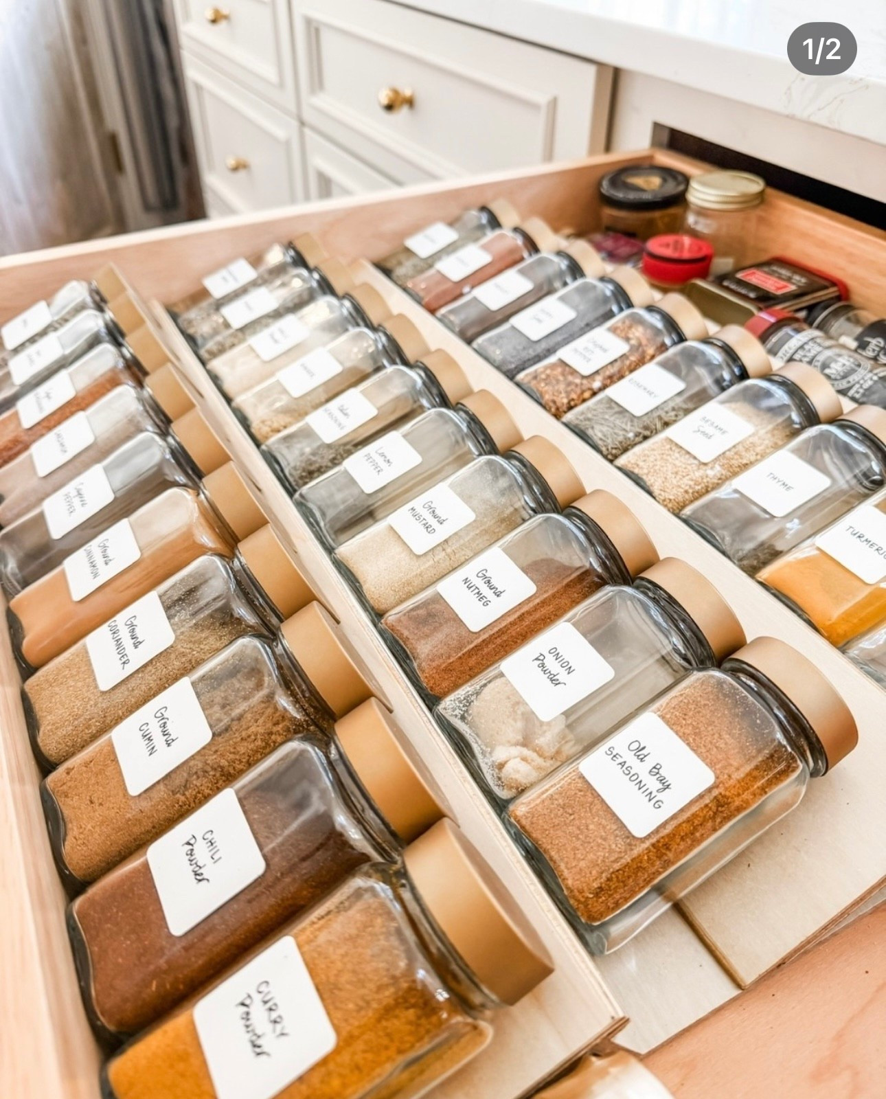 If your spices stress you out, it’s time for matching jars 🤍