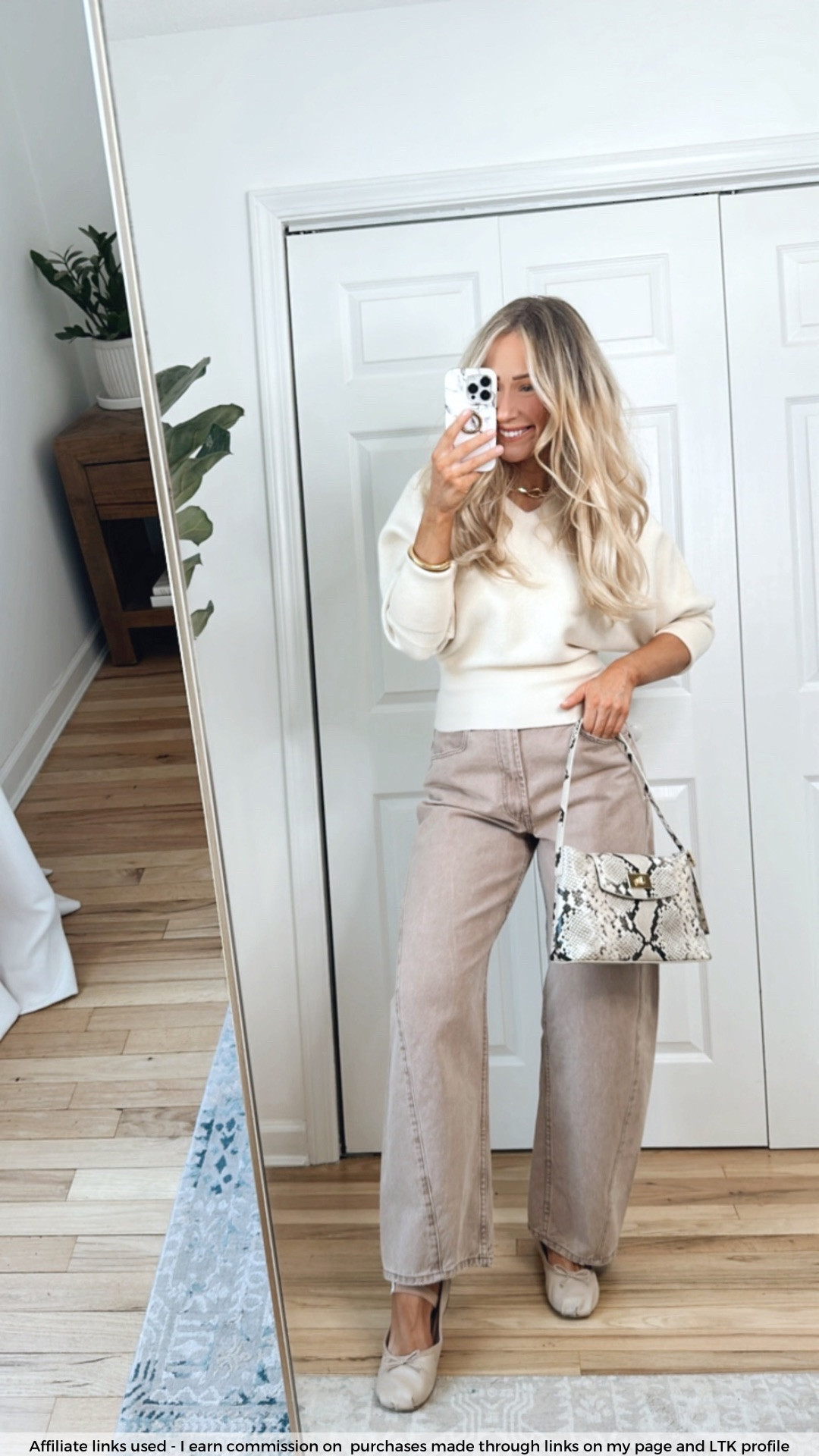 Zara outfit spring

Pink jeans barrel leg
Cream sweater 
Trendy outfit 