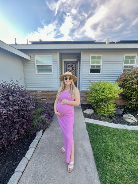 Non-maternity dress that works for now & later! I’m wearing my true size XS and still have plenty of room to grow! Only $20 and comes in multiple color options 💕
