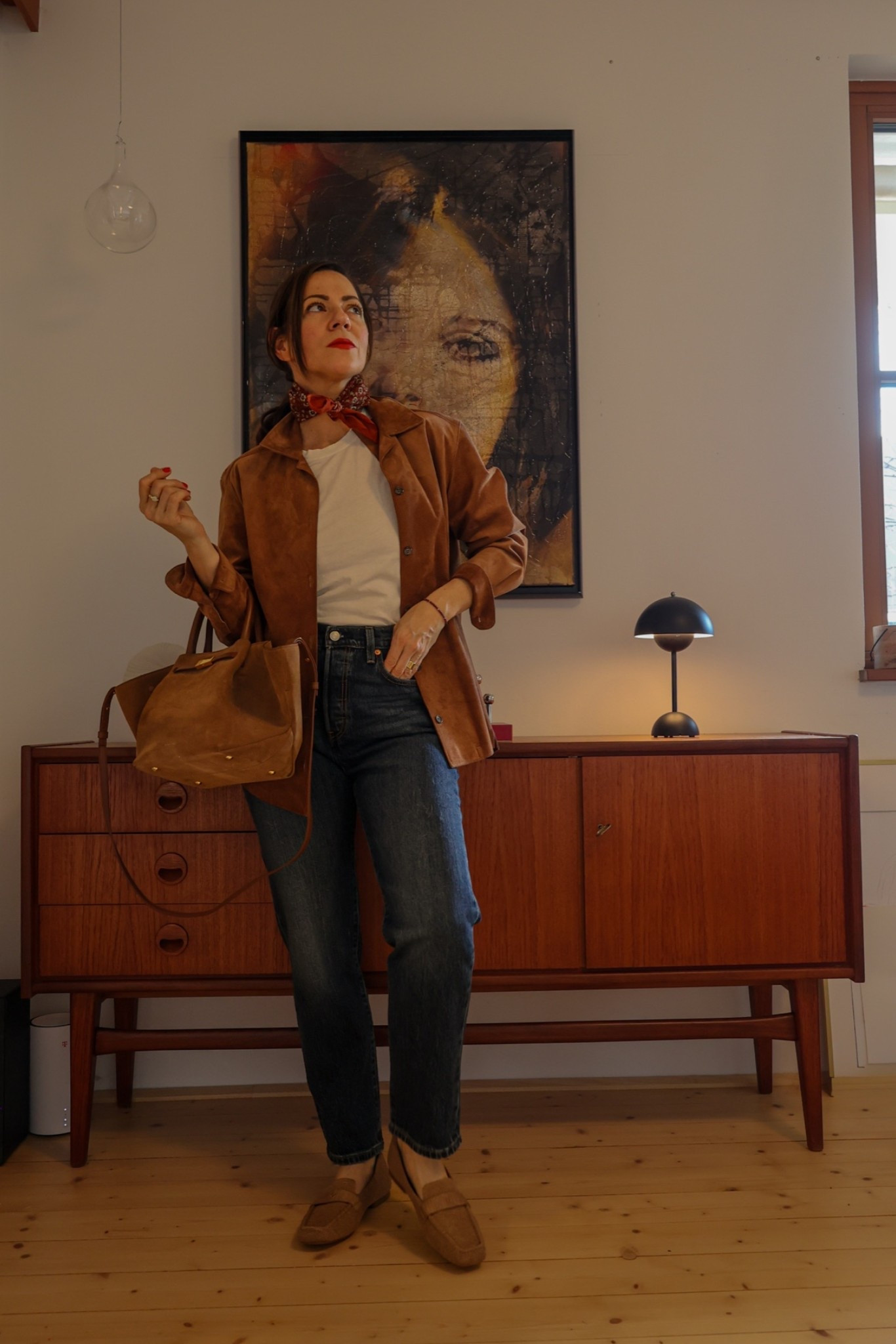 Shoes: Vivaia Icon Loafers
Jeans: Levi’s 501 28/28
Scarf: Sézane
White t-shirtcrew neck: The classic T-shirt company
Jacket: Vintage (the Will jacket from Sézane is similar, linked)
Bag: Demellier