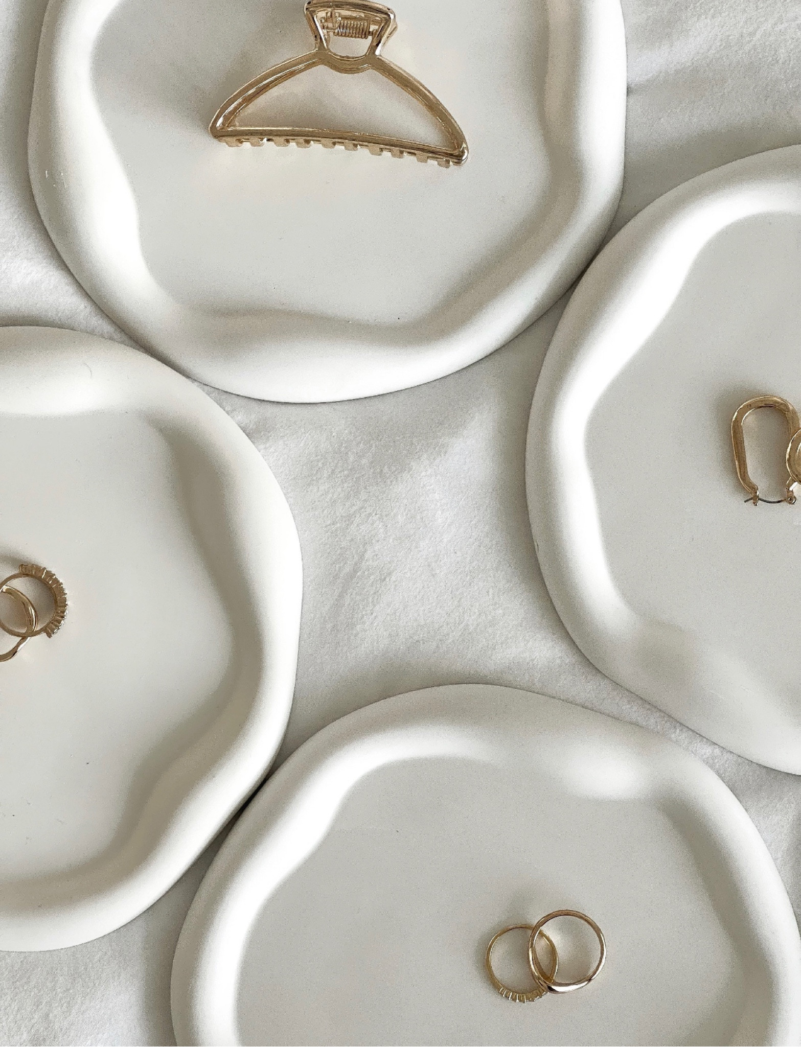 My favorite (and really affordable) cloud trays from Etsy and a few other trays that I am currently loving. 

Cloud tray, white tray, cement tray, silver tray, Etsy, home decor, home accessories 

#LTKFind #LTKunder50 #LTKhome