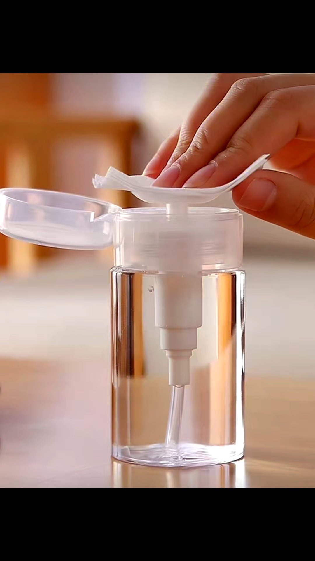 
✨ Why I’m obsessed:
	•	One press = perfect amount (control issues? SAME)
	•	Reusable & refillable (eco-friendly but make it cute)
	•	Crystal clear so you actually know what’s inside
	•	Works for acetone, toner, micellar water, alcohol — you name it
No spills. No cotton disasters. No “oops the acetone ate my table” moments.

	•	Compact enough for travel, dorms, beach bags, gym bags, and overpacked mom bags

#LTKFindsUnder50 #LTKBeauty