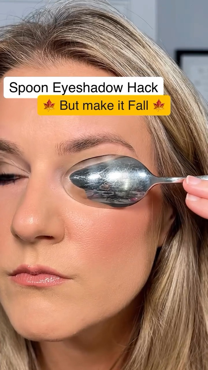 Eyeshadow Hack with a Spoon?!? But it works really well….Would you try this? 
Comment SHOP for a list of all Products 🥰
Used @charlottetilbury eyeshadow palette 🎨 

#eyeshadowhack#eyeshadowhacks#makeuphacks#makeuptips#beautyhacks#beautytips#makeuptipsandtricks#howto#makeupforbeginners#spooneyeshadowhack