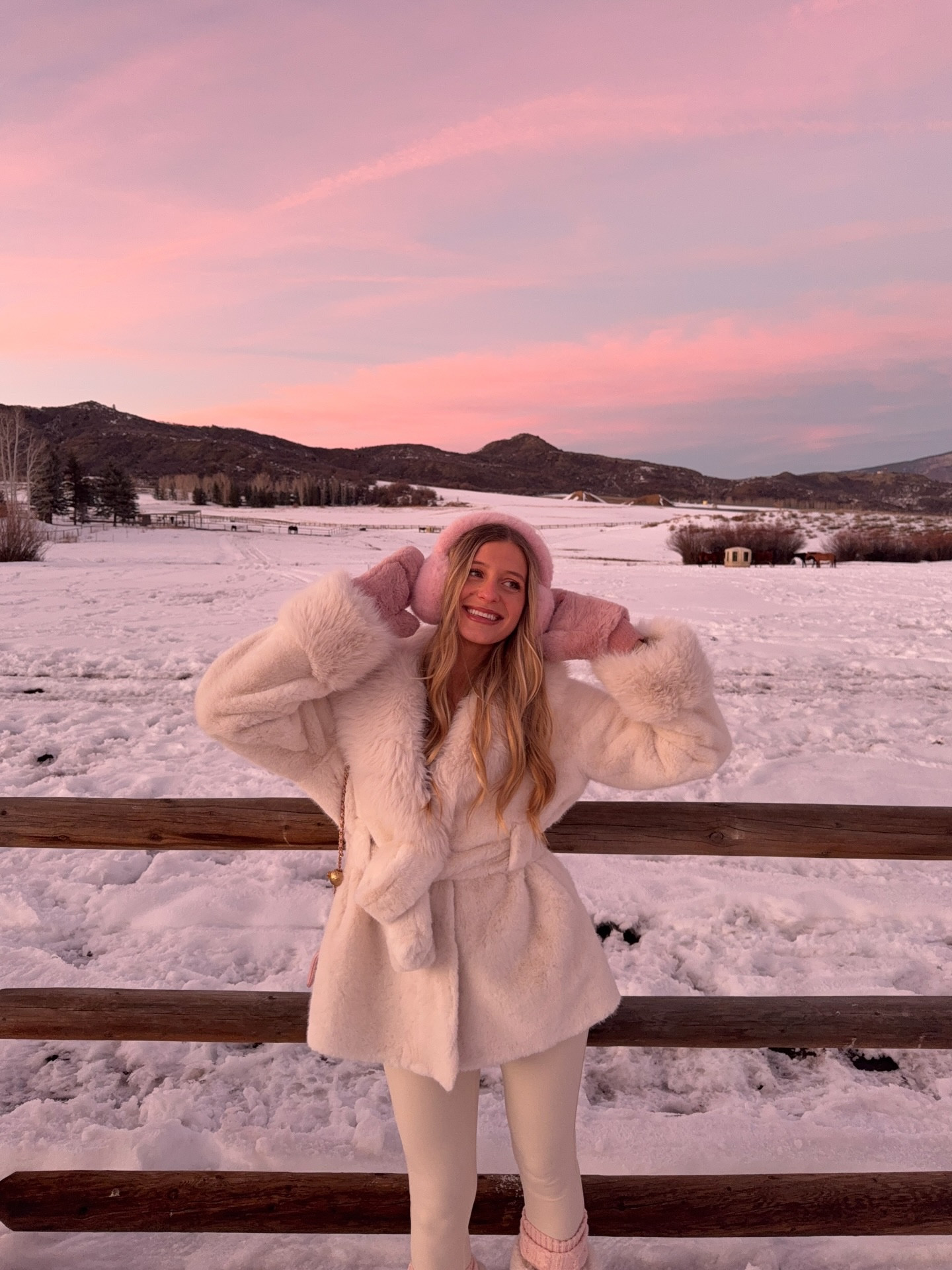 horses & sunsets 🥹💗❄️🪽

#winteroutfits #winteroutfitinspo #pinkaesthetic