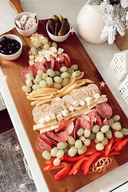Christmas snack board, charcuterie board styling, Christmas party snack ideas

#LTKhome #LTKparties #LTKHoliday
