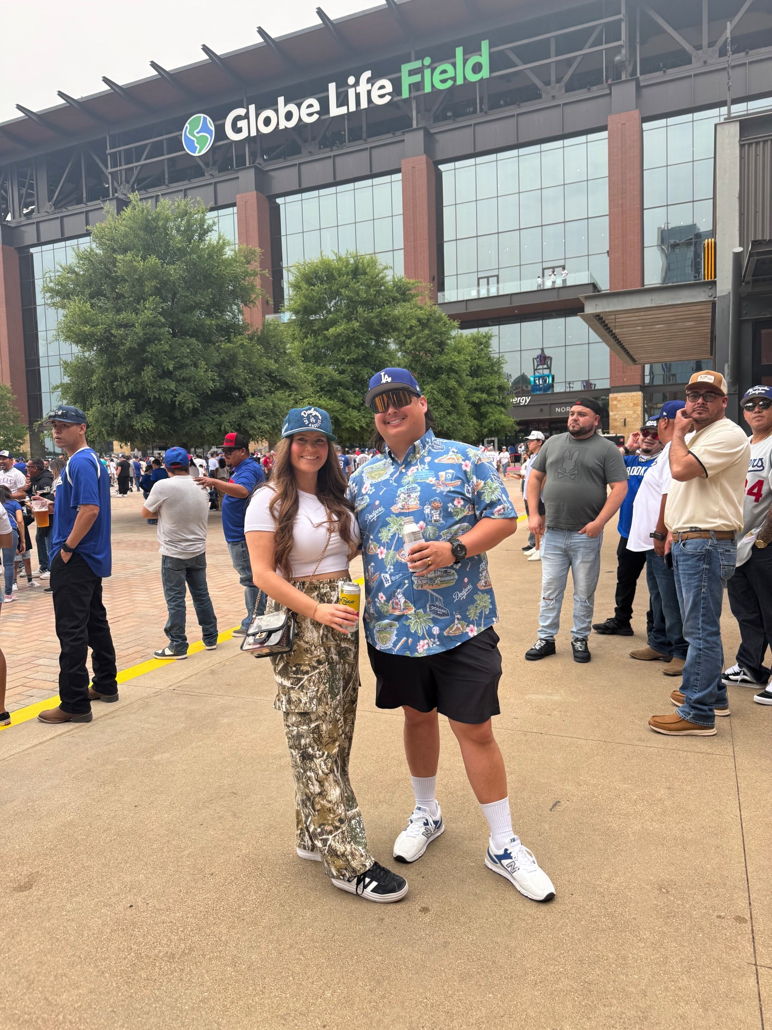 Dodger Game Day Fit 

Top: Large
Pants: Large
Shoes: 7.5 (TTS)

Hat is no longer in stock, but linked some of my other favs that are similar 

Dodgers, dodger game day, pantone294, sporting event

#LTKMidsize #LTKStyleTip #LTKFindsUnder50