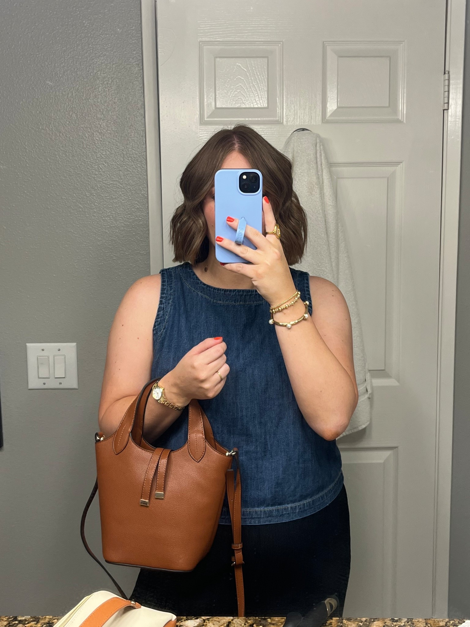 ootd // loving this brown bag. Has two strap options 



#LTKSaleAlert #LTKFindsUnder50 #LTKMidsize
