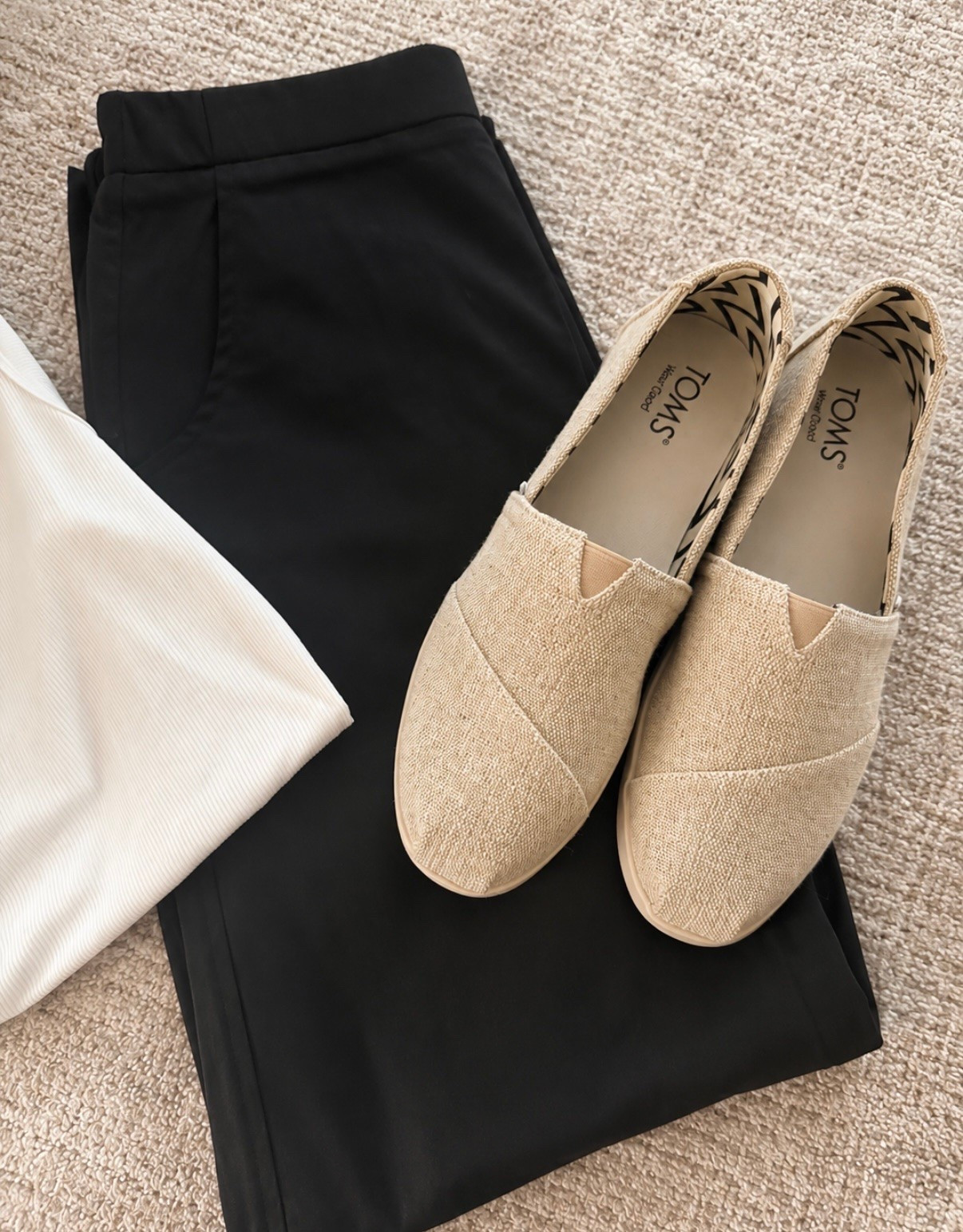 ✨ use code MILLENNIALS for 15% OFF on the Ruti website (excludes sale items)

these popular Ruti barrel pants are one of those pieces that instantly make an outfit look more elevated while still feeling SO comfortable 🙌

I totally get why everyone keeps talking about these lately

✔ flattering barrel leg silhouette
✔ hidden elastic waistband
✔ lightweight + wrinkle-resistant
✔ polished but still relaxed
✔ easy for travel, work, errands, or everyday styling
✔ looks so cute with sneakers, sandals, or flats

I grabbed the black because they honestly go with everything and already know I’ll be reaching for them constantly 👏

#LTKmomlife #LTKootd