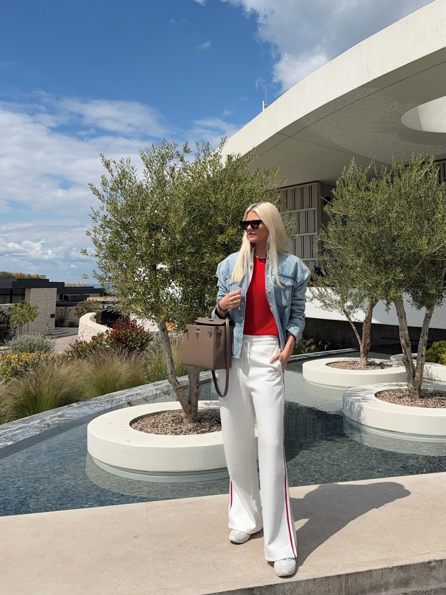 #athens #citytrip #trackpants #celine #whitered