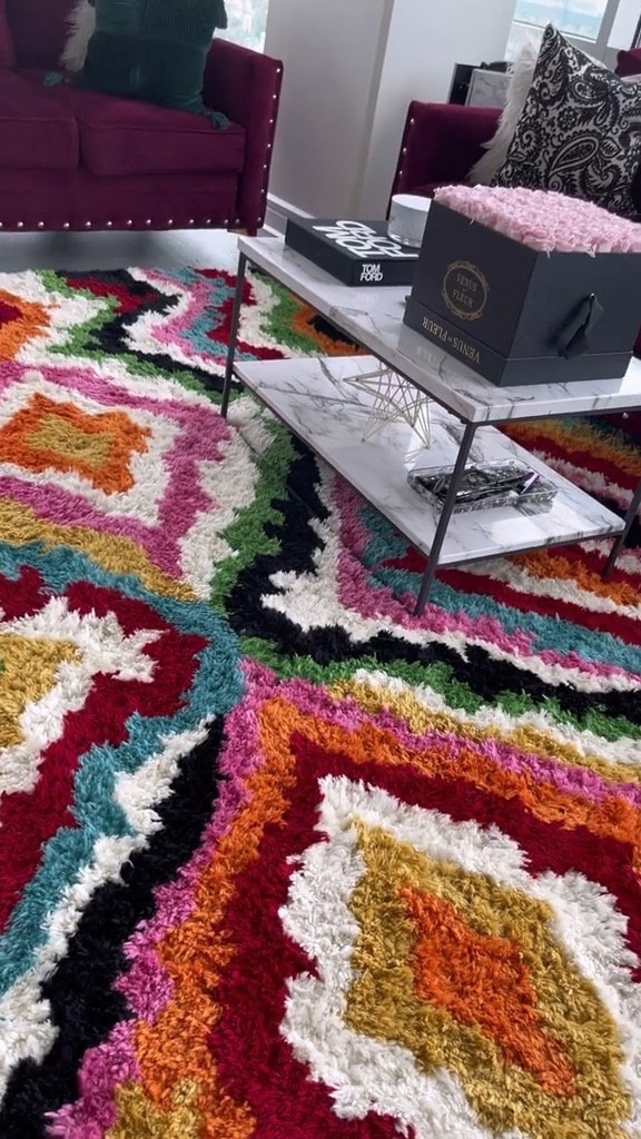 Electric ⚡️ colored Rug for my new apartment 🩷🌵

#LTKVideo #LTKstyletip #LTKhome