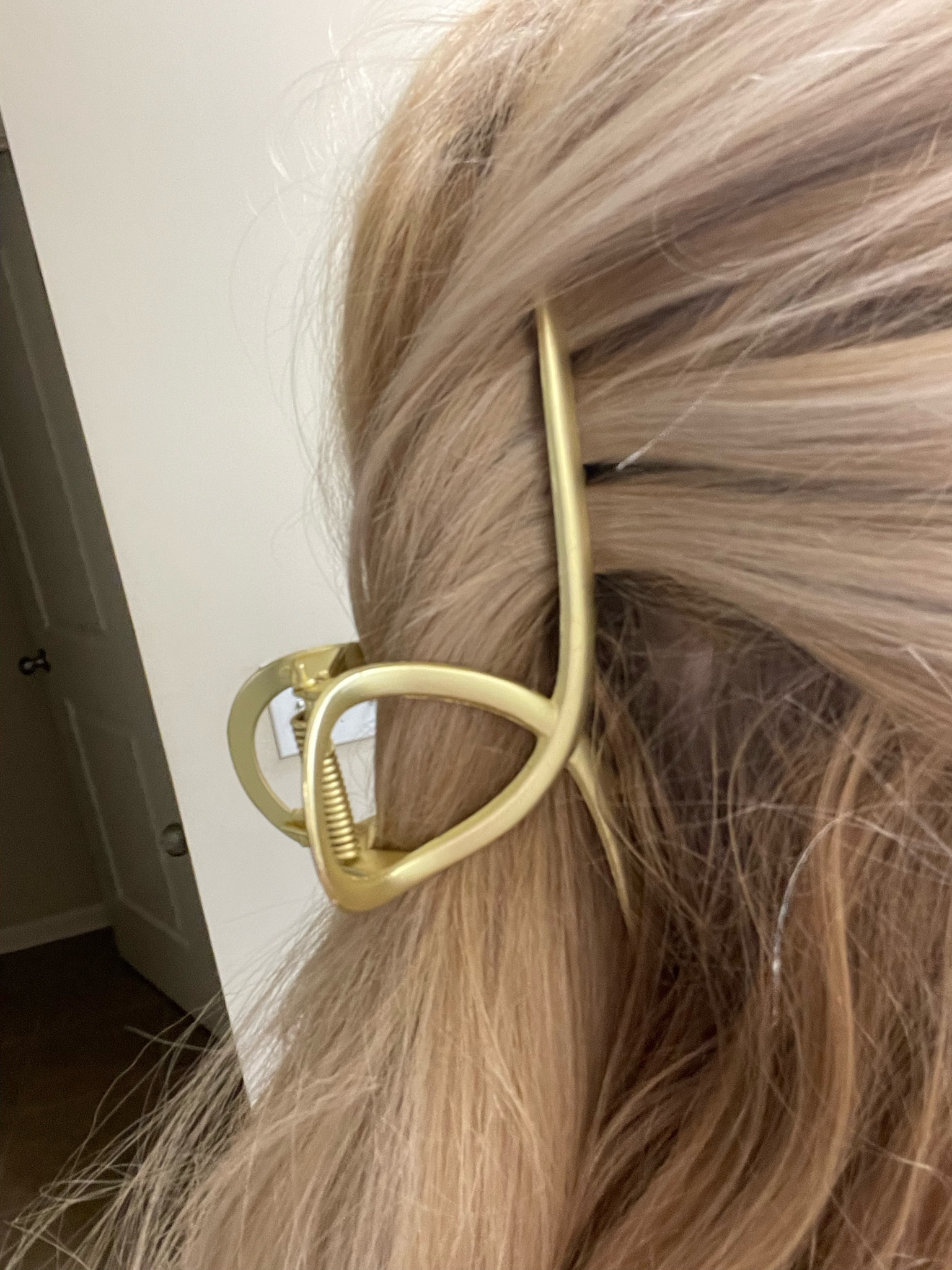 Another day, another claw clip!

#LTKbeauty #LTKunder50 #LTKFind