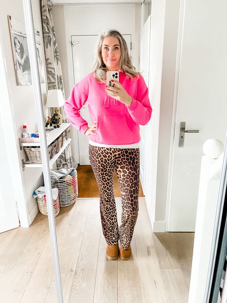 Outfits of the week 

An easy Saturday outfit wearing a pink hooded sweater (L) over a white tee. Paired with leopard flared leggings (M) and classic Ugg boots. 



#LTKcurves #LTKeurope #LTKstyletip