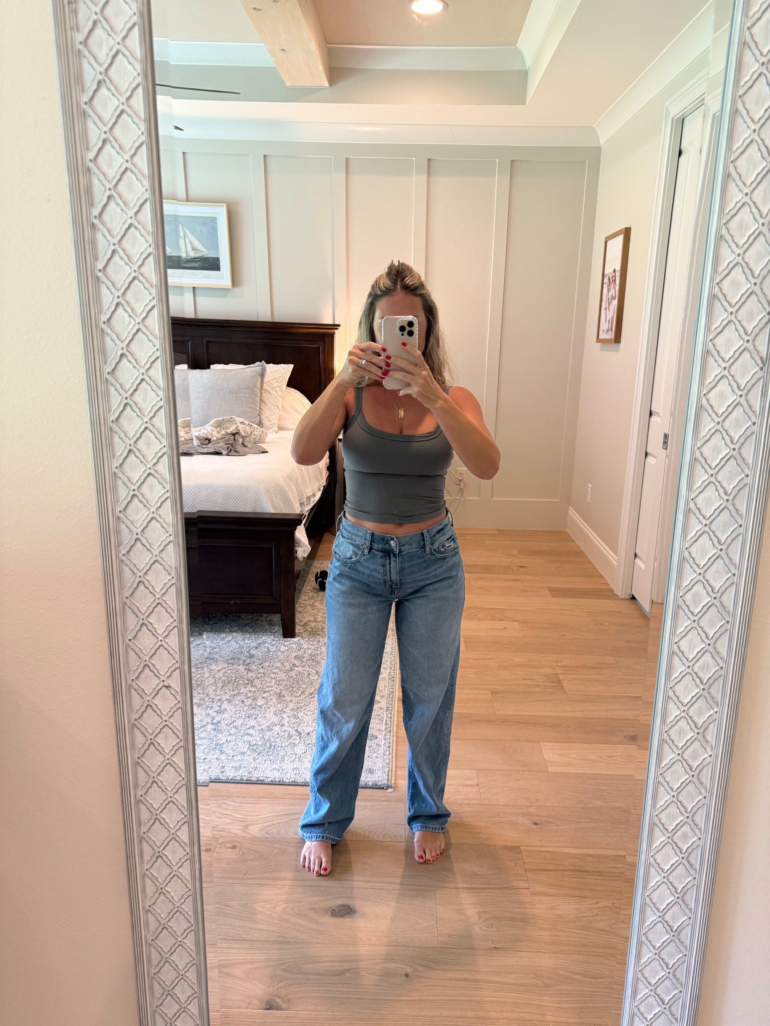 If you like a comfy baggy jean, these from AE are perfect!! Wearing size 4 but could've sized down to a 2