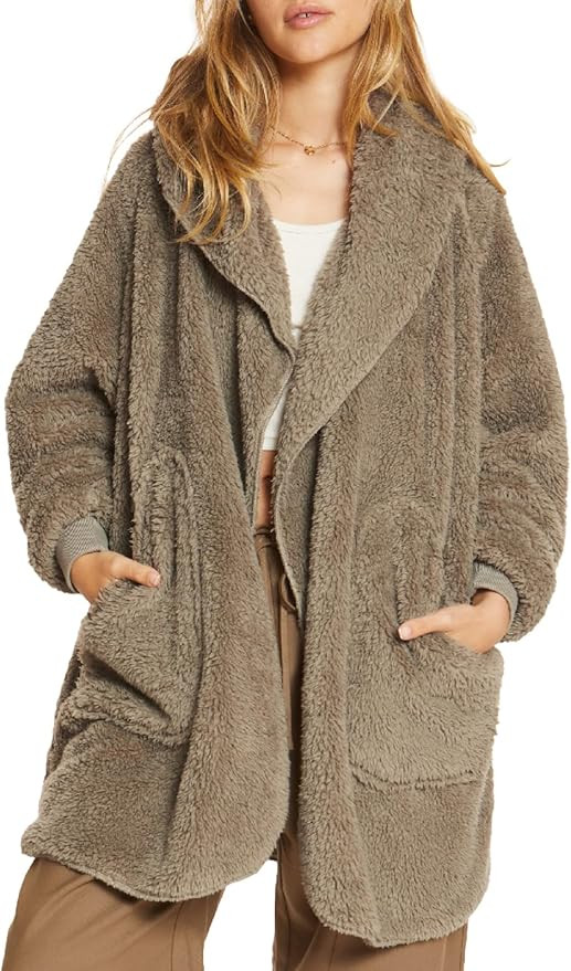 UnHide Shleepy Faux Fur Robe - Lightweight, Soft Wearable Blanket - Polyester Faux Fur - Machine ... | Amazon (US)