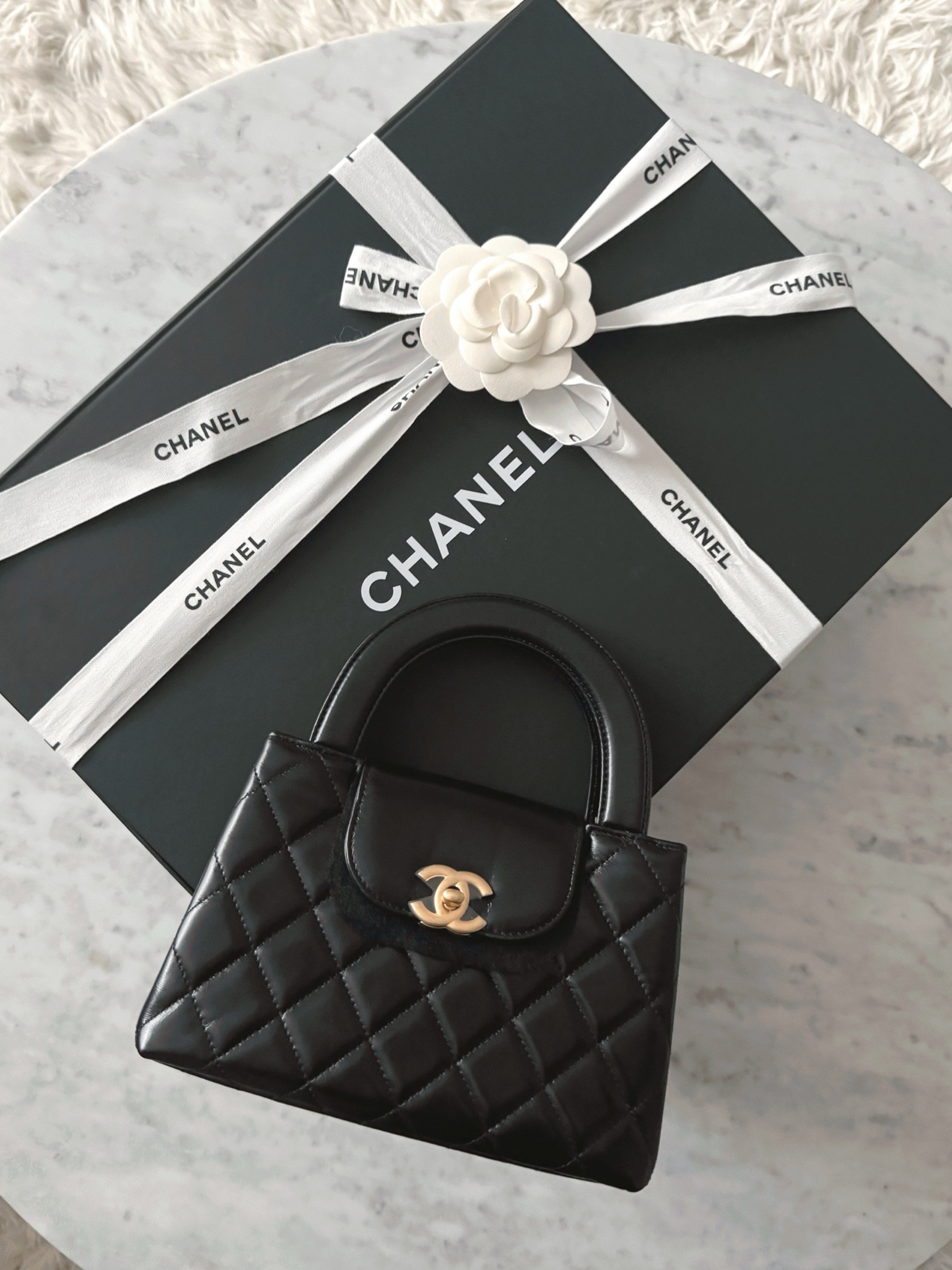 She's the new classic 🖤🫶🏻

#LTKGiftGuide #LTKMostLoved #LTKitbag