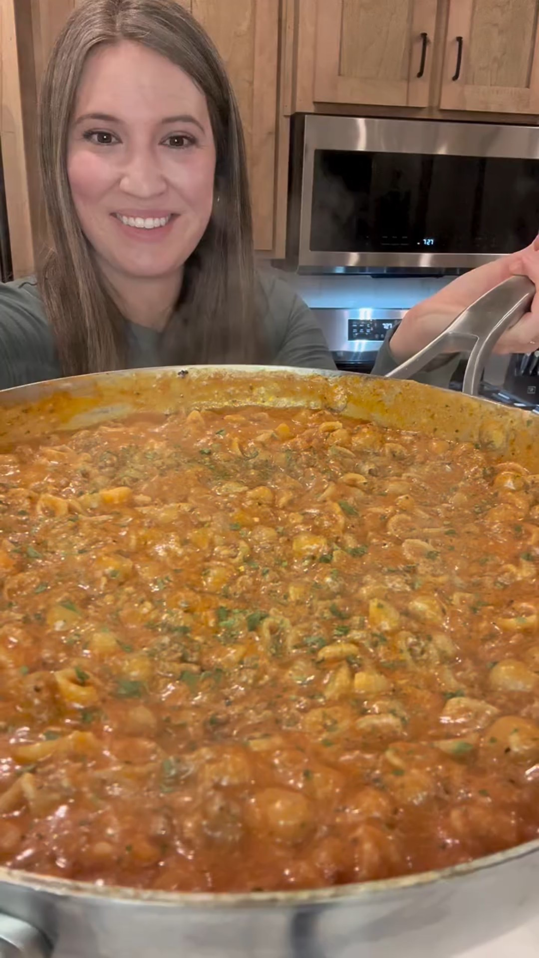 Cheesy beef & shells:
8oz medium shell pasta
1lb ground beef
15oz beef broth 
8oz heavy cream
1.5C shredded cheddar
24oz marinara sauce 
2 tbsp minced garlic 
1 white onion diced 
1 tsp parsley 
1 tsp Italian seasoning
2 tsp oregano 
1 tsp salt
1 tsp pepper

1. brown beef, onion, garlic, & seasonings.
2. add in sauce, broth, & pasta - bring to boil
3. cover w/ lid, reduce heat to low for 25 min (stir often)
4. when pasta is tender, add heavy cream and cheese.
5. turn off heat, cover & let sit for 10 minutes before serving

Hey!

⭐️This recipe is from My “Budget Freedom” Meal Plan, download the entire thing below! Its filled with many of my viral recipes & will feed your family 24 nights! I shopped this plan for around $80 a week!

Get access to:
-My time saving systems
-Easy to follow recipes
-Pre counted macros
-GF & DF Subs
-pre shopped grocery carts!

#onepotmeals #onepanmeal #pastarecipe #weeknightdinner #weeknightmeals 


#LTKmomlife #LTKfoodie #LTKSaleAlert