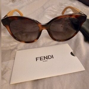 ”FENDI-HAVANA/YELLOW” ROUND CAT EYE SUNGLASSES AUTHENTIC
LOWEST PRICE! | Poshmark