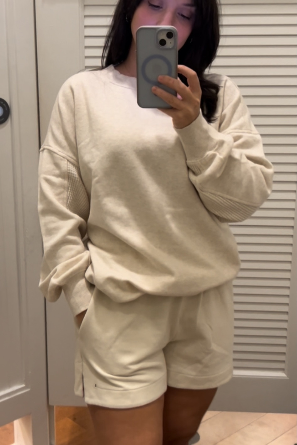 Aerie Getaway Sweatshirt
Heather Frost 
size Medium

Aerie Sun's Out High Waisted Short
Cake Batter
Size Medium 