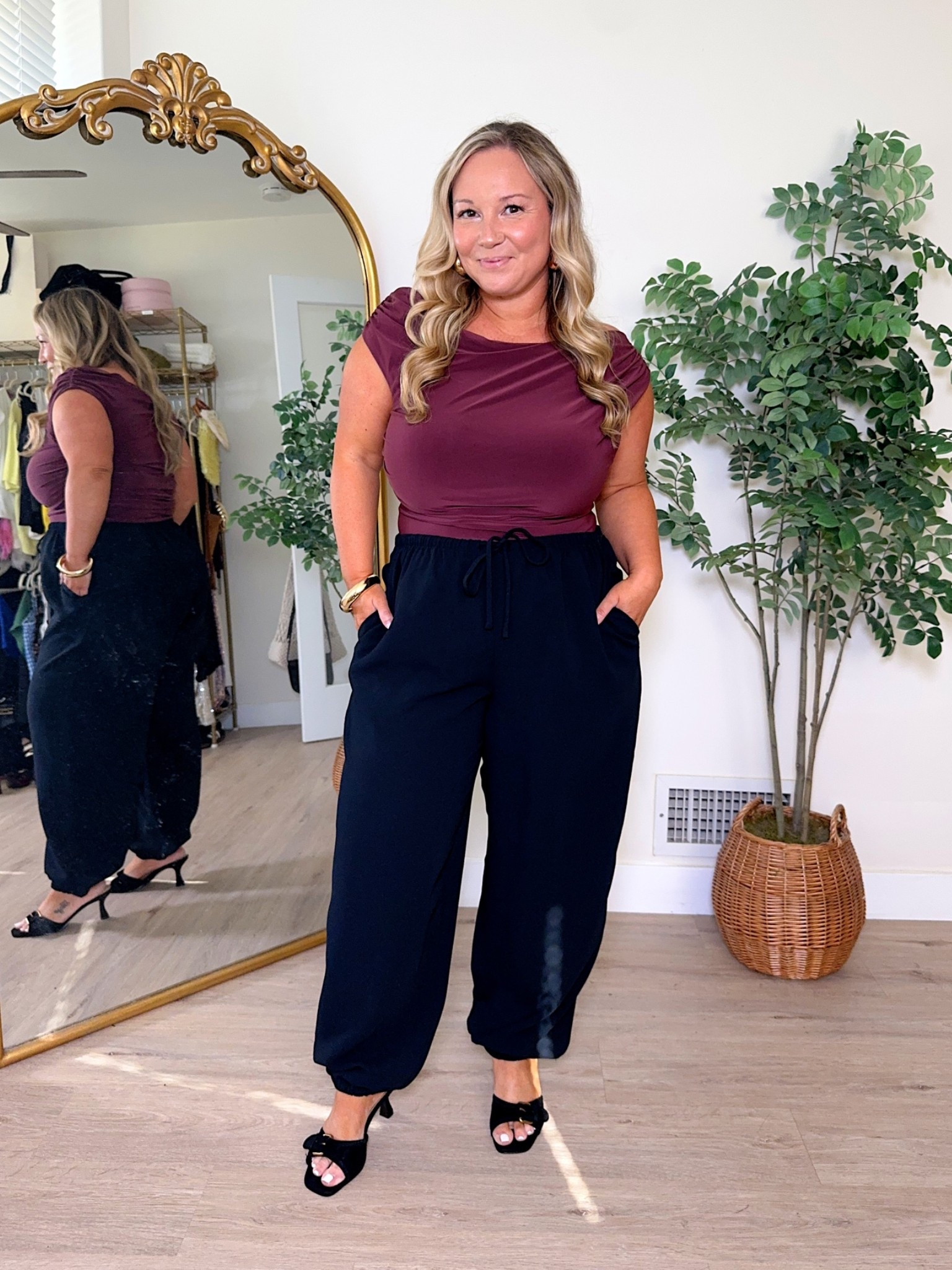 @Aritzia fall midsize outfit!
Top size LARGE 
Pants size LARGE 
@macys shoes run tts! 

Fall style, fall outfit, workwear style, office outfit, date night outfit, petite style, fall staples, fall trends, balloon pants, midsize style

#LTKPetite #LTKMidsize #LTKOver40