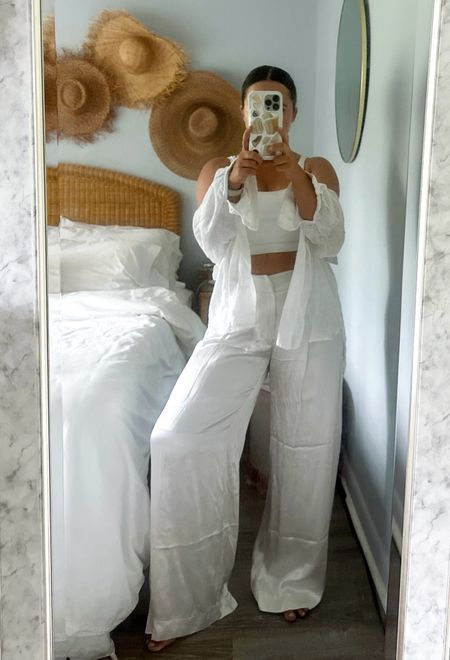Nothing like some crisp white pieces to bring out your summer tan✨🤍

#summeroutfit #whiteoutfit #bottoms #wideleg #trousers #buttondown #summer 



#LTKstyletip #LTKSeasonal #LTKtravel