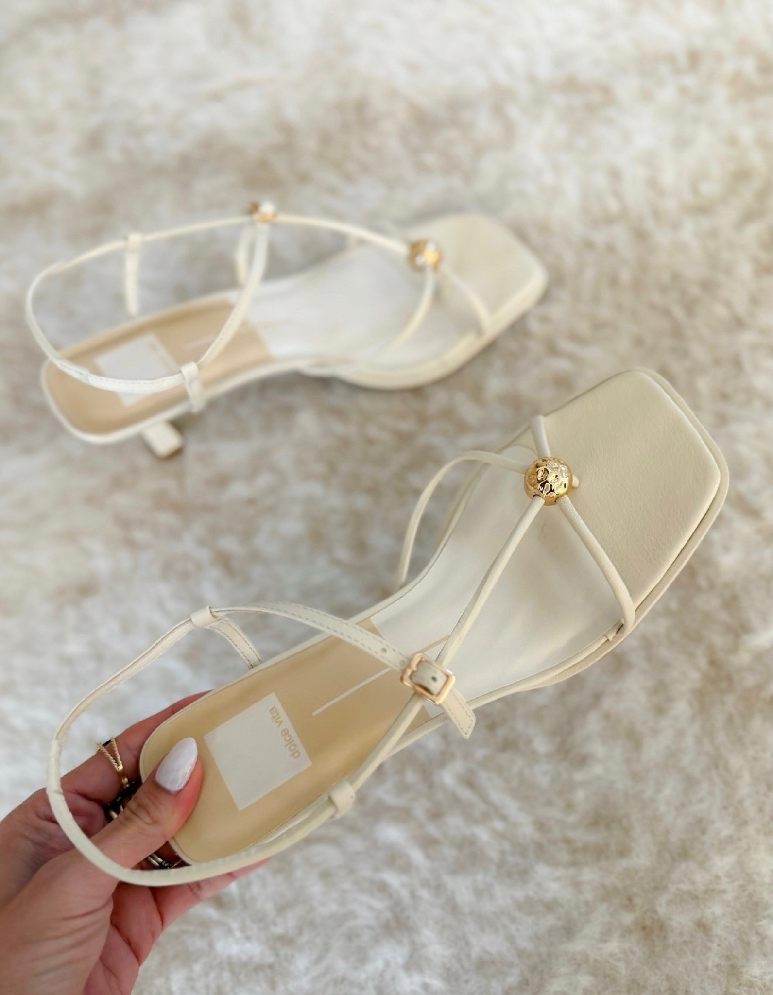 SHOPBOP up to 40% off

dolce vita sale, strappy heels, chic style, shopbop sale, annabrstyle

#LTKSaleAlert