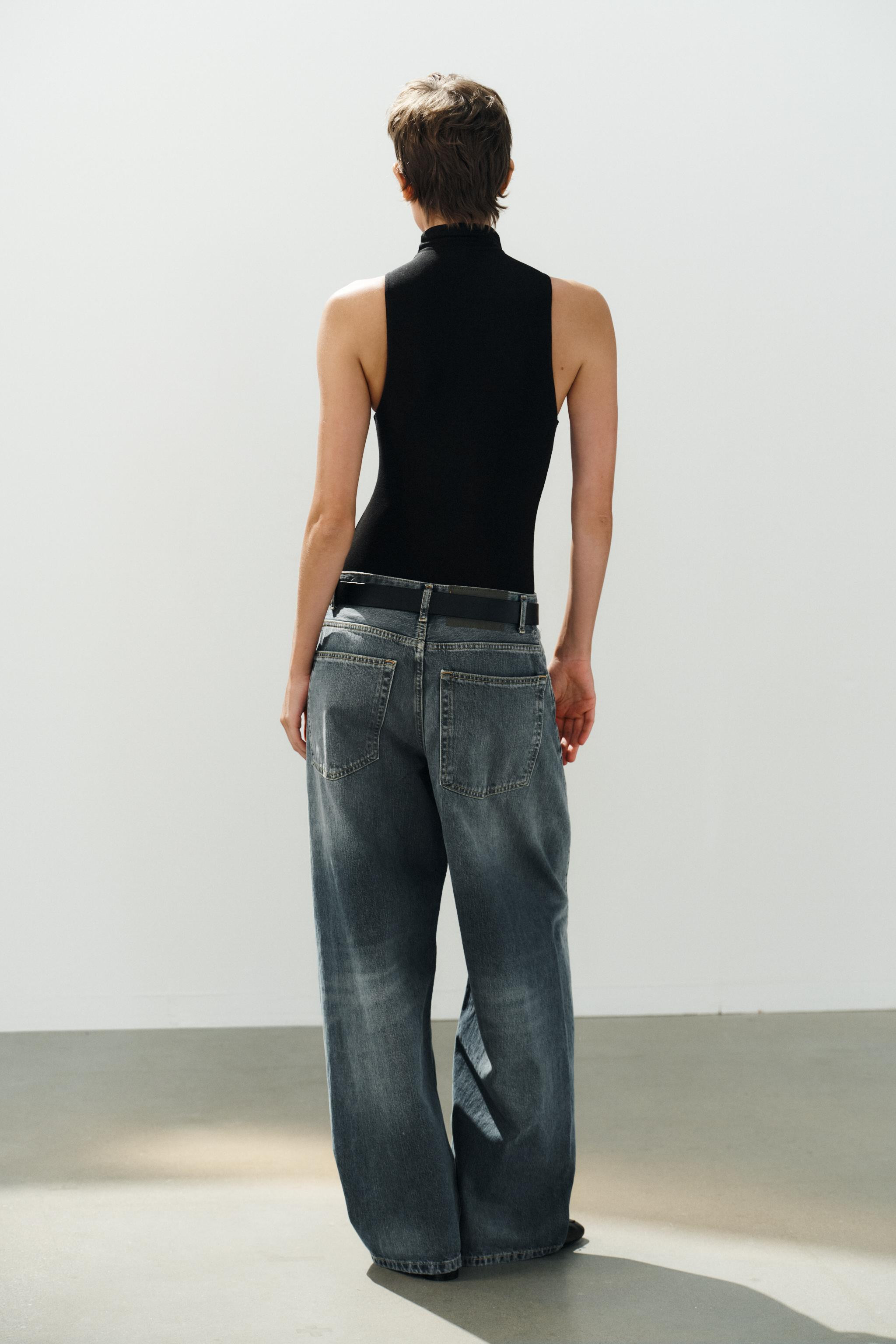Gr\u00f6\u00dfe des Models: 179 cm\u00c4rmelloser Body mit Stehkragen und Druckknopfverschluss im... | Zara DE