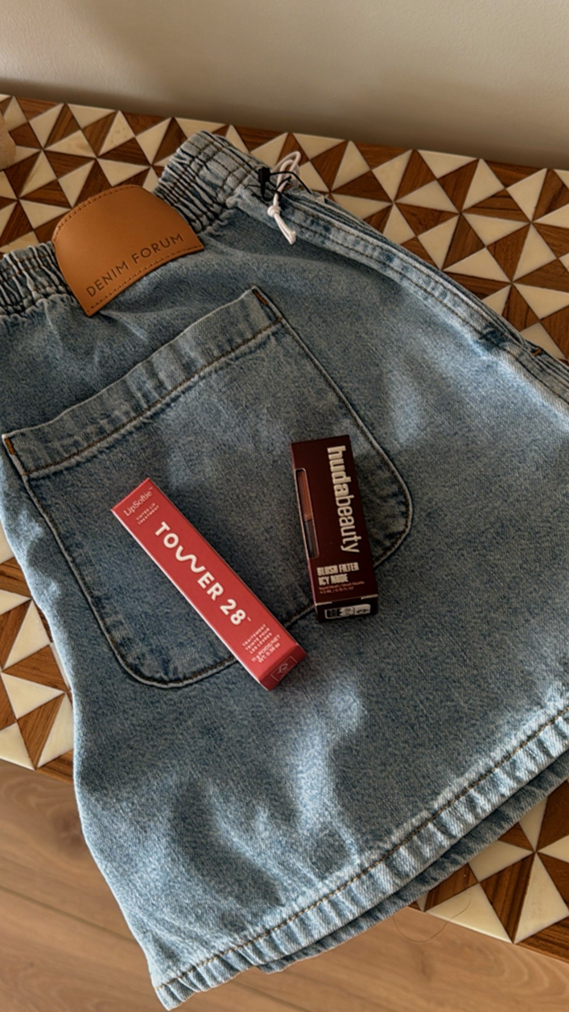 It’s giving summer ☀️🕶️🌤️

This lip gloss smells like heaven this blush is long lasting and blends smoothly and these shorts are amazing boxer style shorts with elastic waistband 🌻👙🍉

#LTKcanada #LTKbeauty #LTKspring