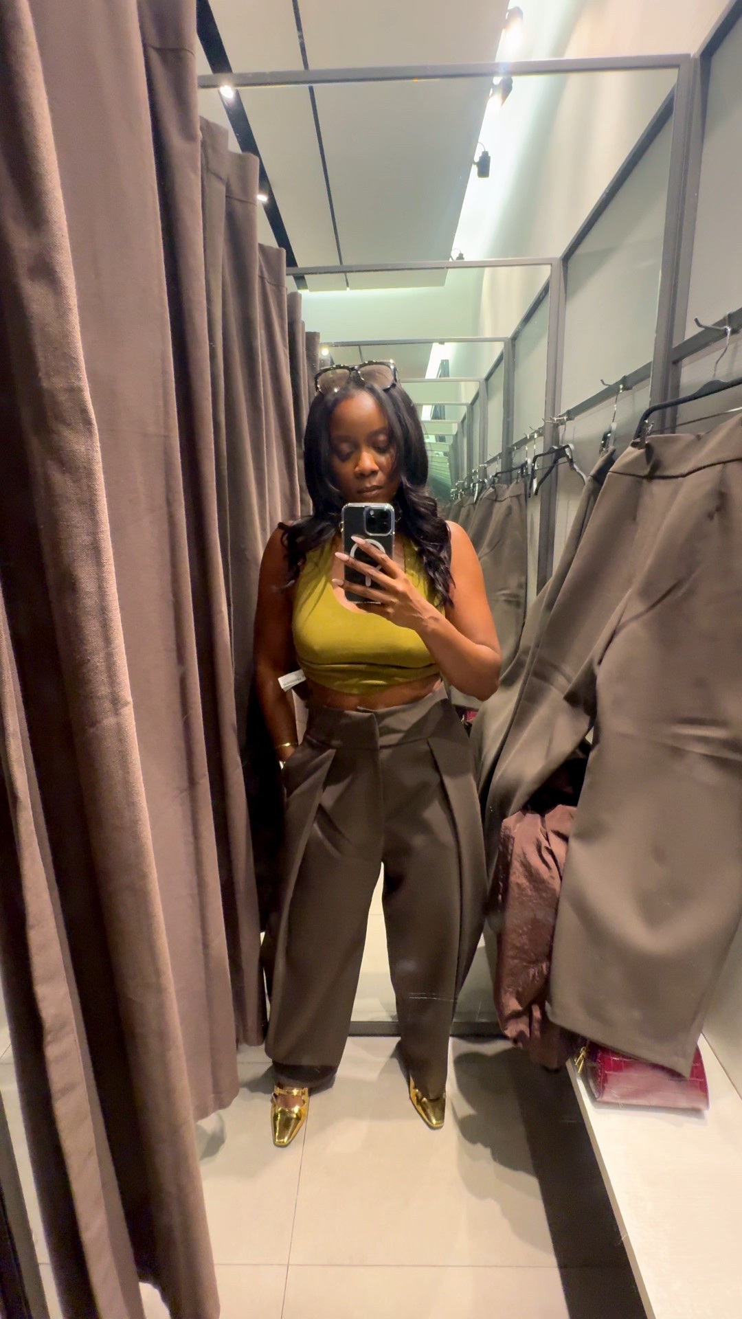  Just tried on the most flattering Zara trousers for fall — chic, tailored, and perfect for elevating your everyday looks. These pants have that effortless high-street vibe that makes them look way more expensive than they are. Pair them with a sleek blazer for the office or a chunky knit for weekend brunch

Zara fall trousers, chic tailored pants, fall wardrobe essentials, affordable workwear, high street fashion, fall outfit ideas, Zara pants 2025, closet staples

#LTKSeasonal #LTKStyleTip