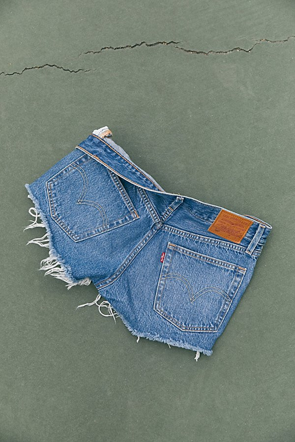 Levi's 501 Mid-Rise Denim Short - Indigo Avenue | Urban Outfitters (US and RoW)