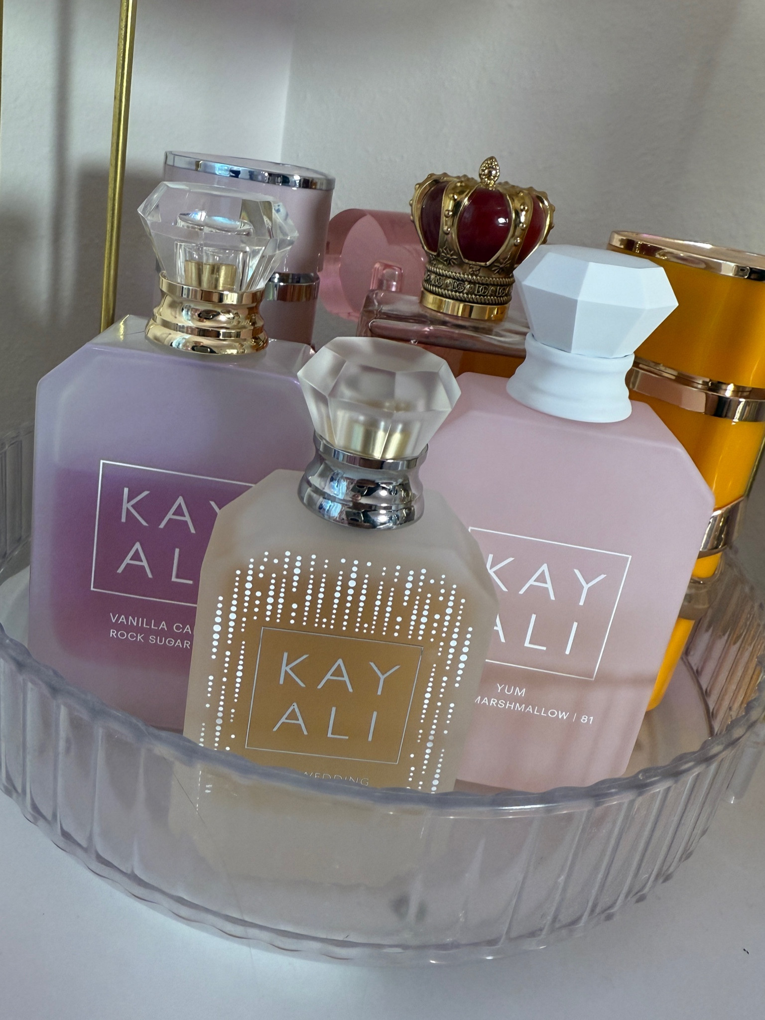My FAVORITE Kay Ali combo. All of these scents layered is to DIE FOR! The vanilla candy rock sugar is like sweet candy, the yum marshmallow literally smells like chocolate covered strawberries and then the wedding silk is the most beautiful, elegant, sweet, scent ever. 🎀🤍