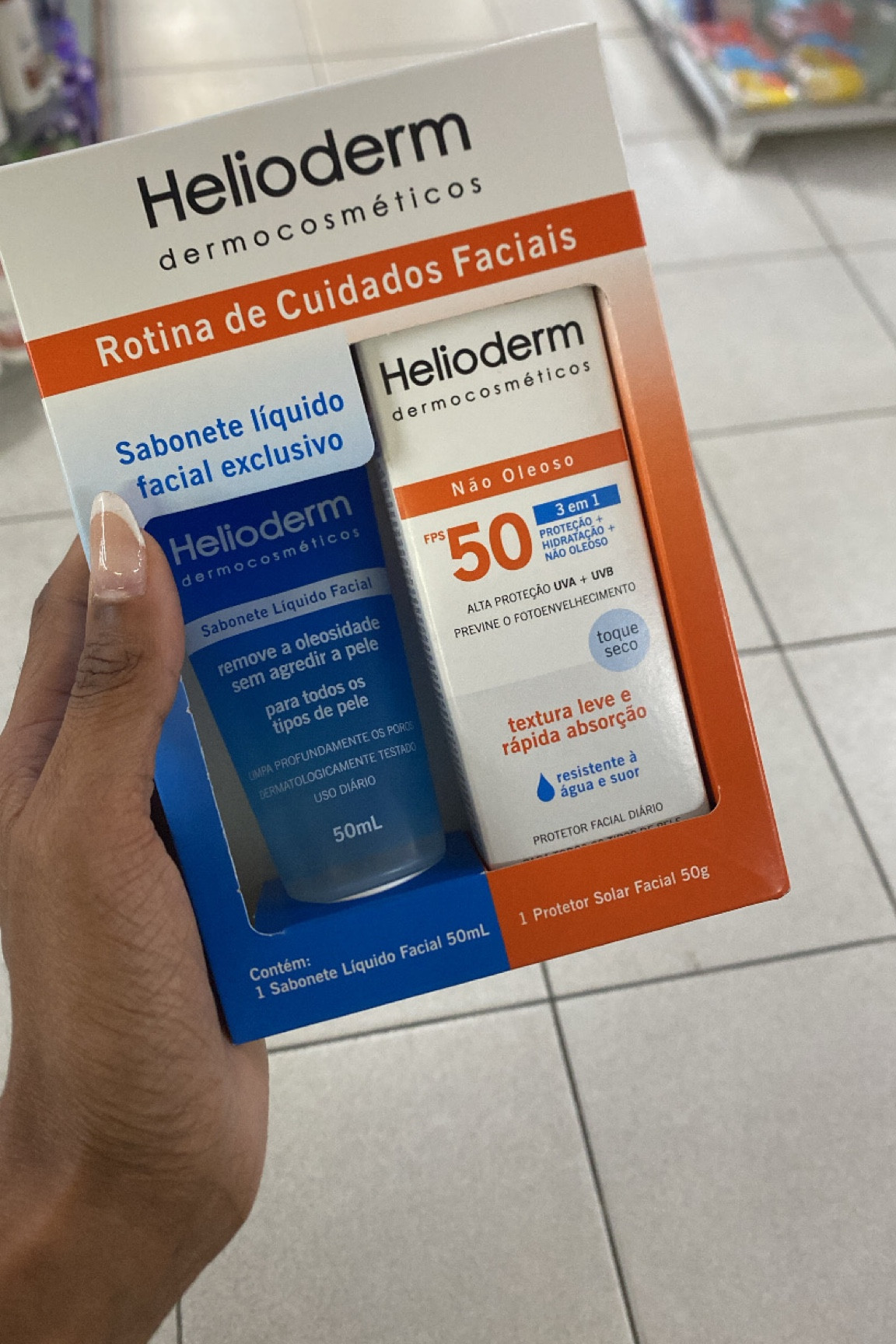 Uma dica para deixar sua pele bem cuidada mesmo em dias de maior exposição solar! Esse protetor da Helioderm tem uma textura muito leve, não oleosa e não deixa sua pele brilhando pois tem uma absorção rápida. 

#LTKbeauty #LTKfamily #LTKbrasil