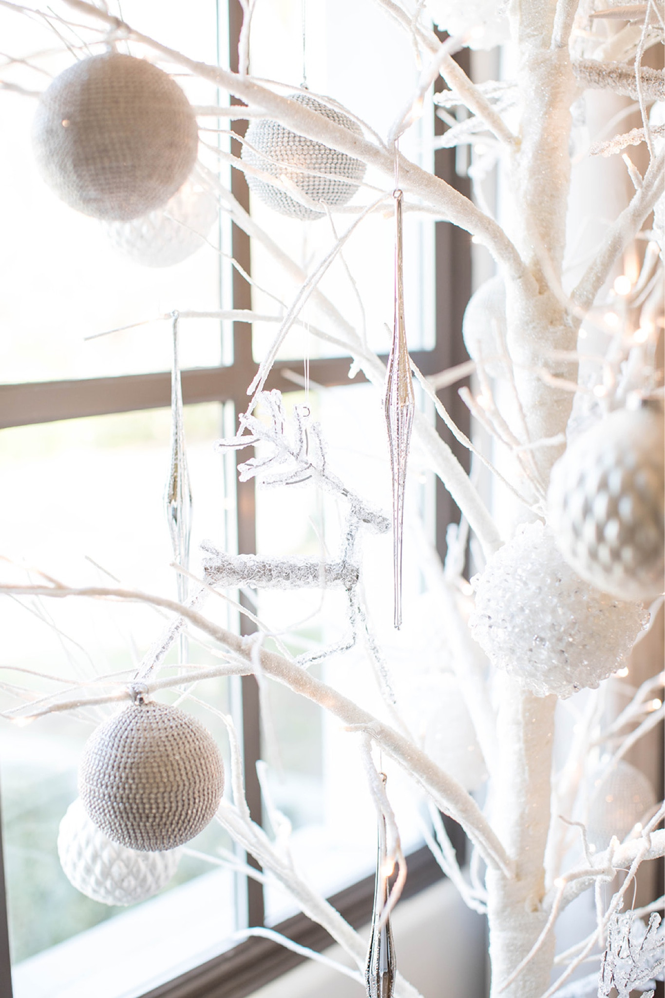 Love this mini white tree 

White ornaments  mini white tree Christmas decor  Christmas style looks  Christmas 

#LTKGiftGuide #LTKSeasonal