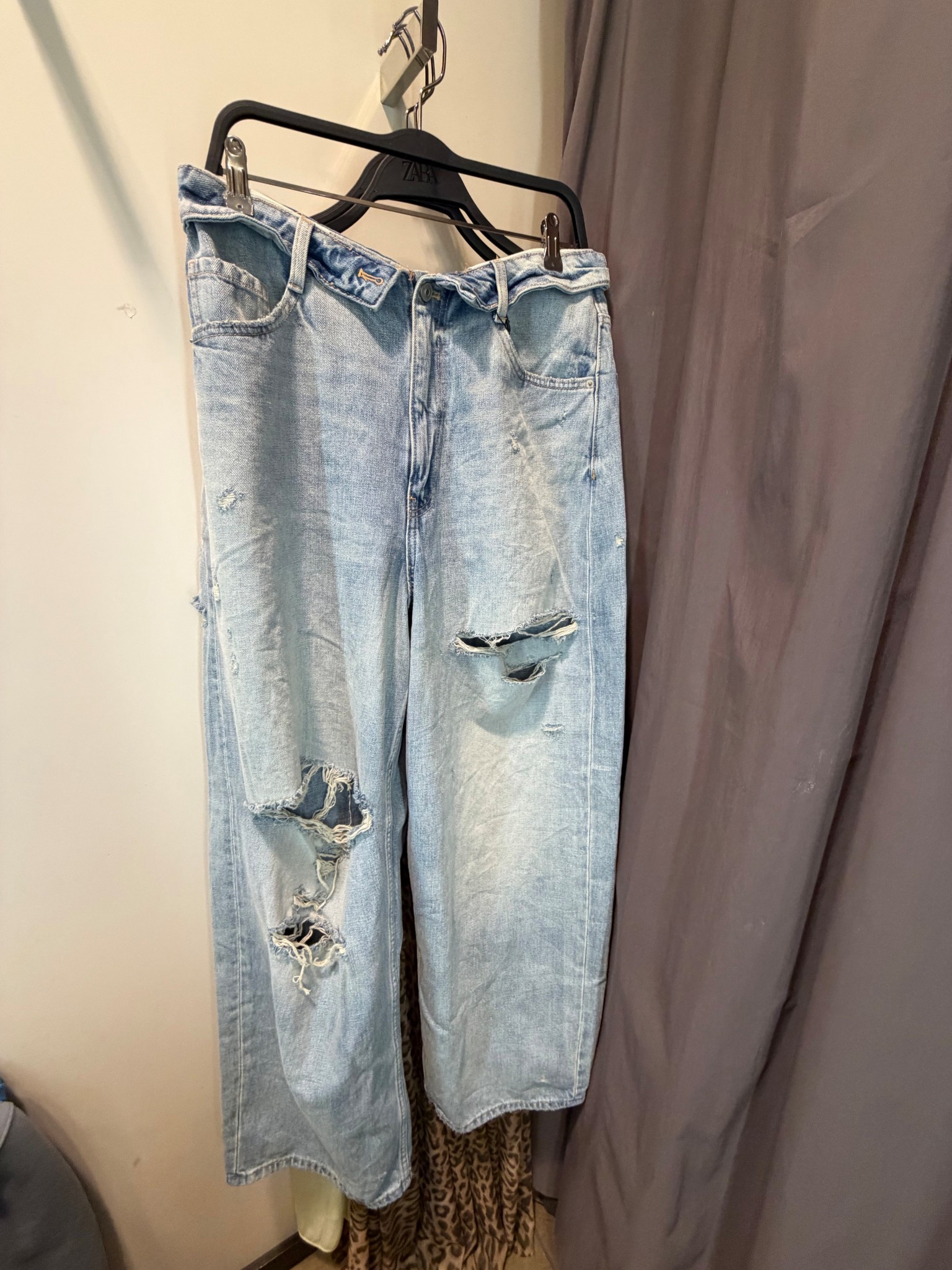 Found the viral @Zara fold over jeans in store and tried them on. #denim #jeans #zara

#LTKootd #LTKgrwm #LTKFestival