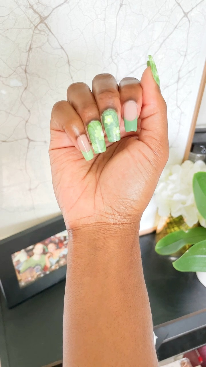 💚🌼 Groovy Green Floral 🌼💚

In love with the way this mani turned out! 😍💚 I want to doing something with my favorite color green again and wanted to give nail art stamping another go. This first couple of times were an epic fail. Stamping is much harder than it looks! 😅
I layered this nail design by doing a swirl stamp design, then added a holographic polish on top, than stamped with a few groovy flowers. I listed the products I used below if you like to partake in fun DIY Nails or just love doing your nails at home.

#LTKstyletip #LTKbeauty