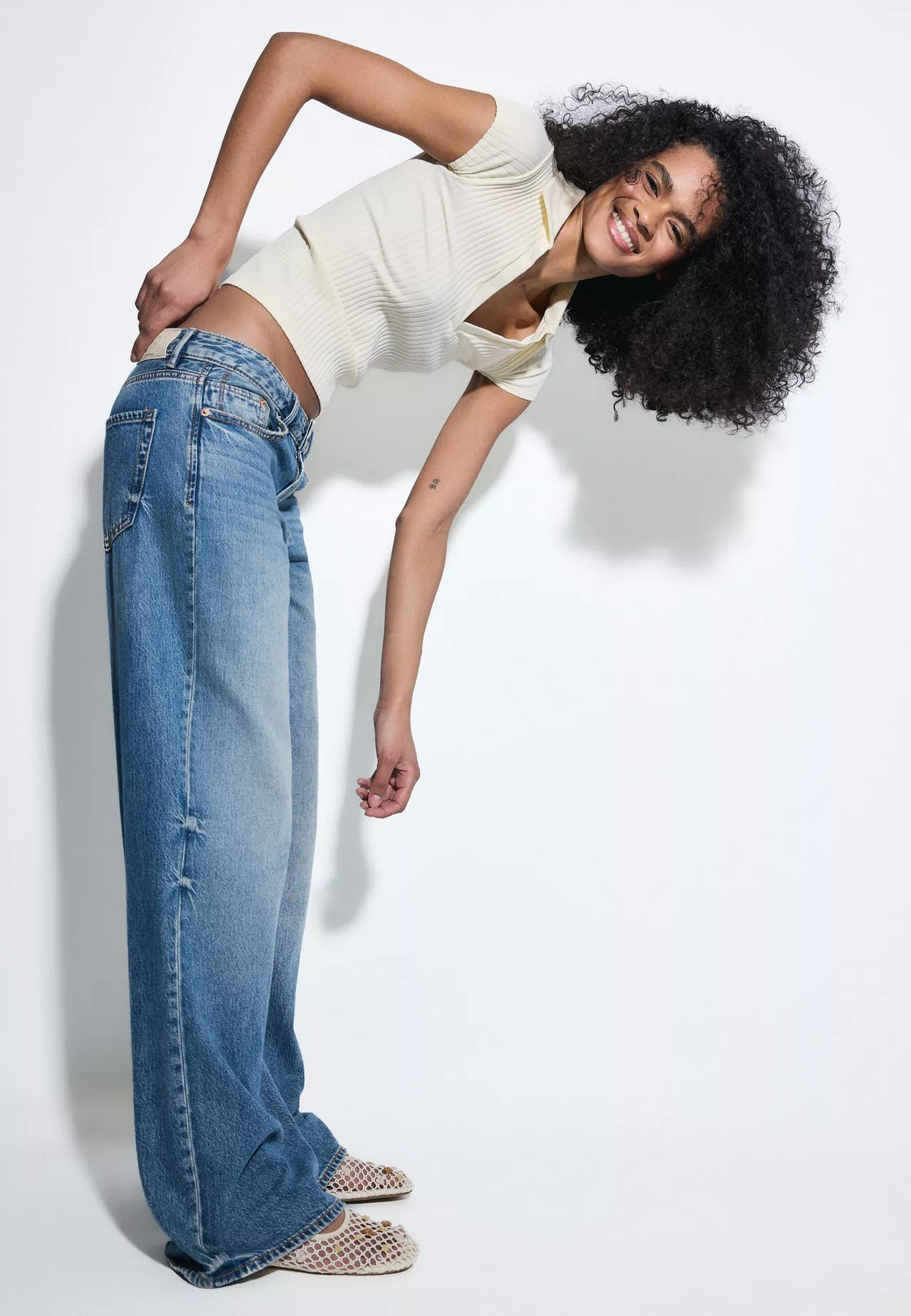 D91 Jeans mit tiefem, weitem Bein - Jeans für Damen | Stradivarius Deutschland | Stradivarius DE