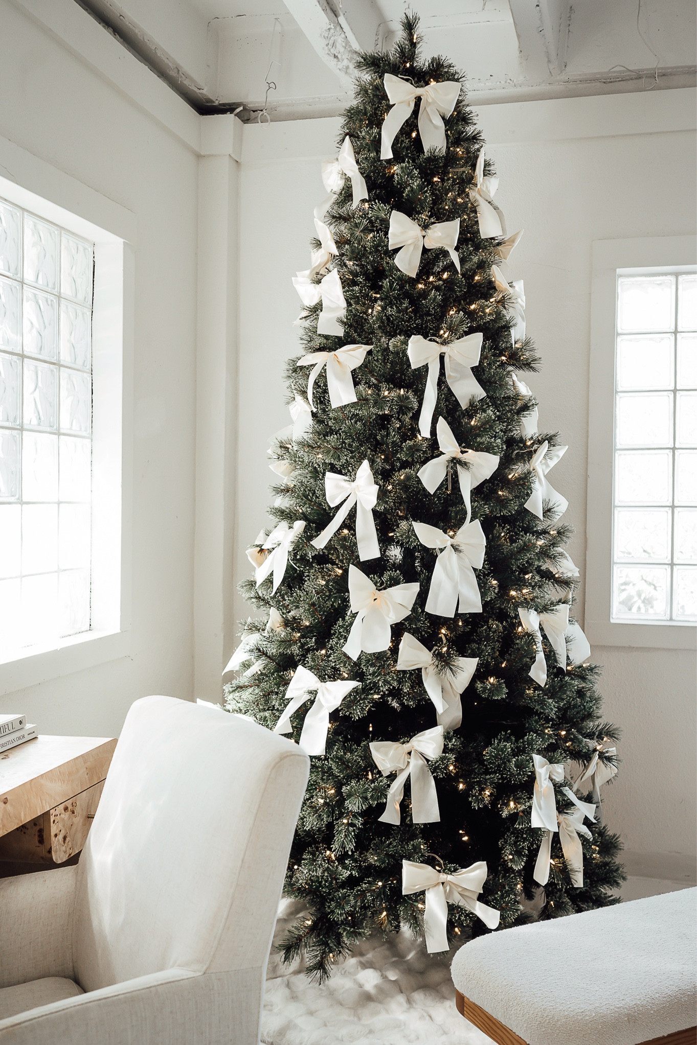Christmas decor: Christmas tree and bows 

#LTKHoliday #LTKHome