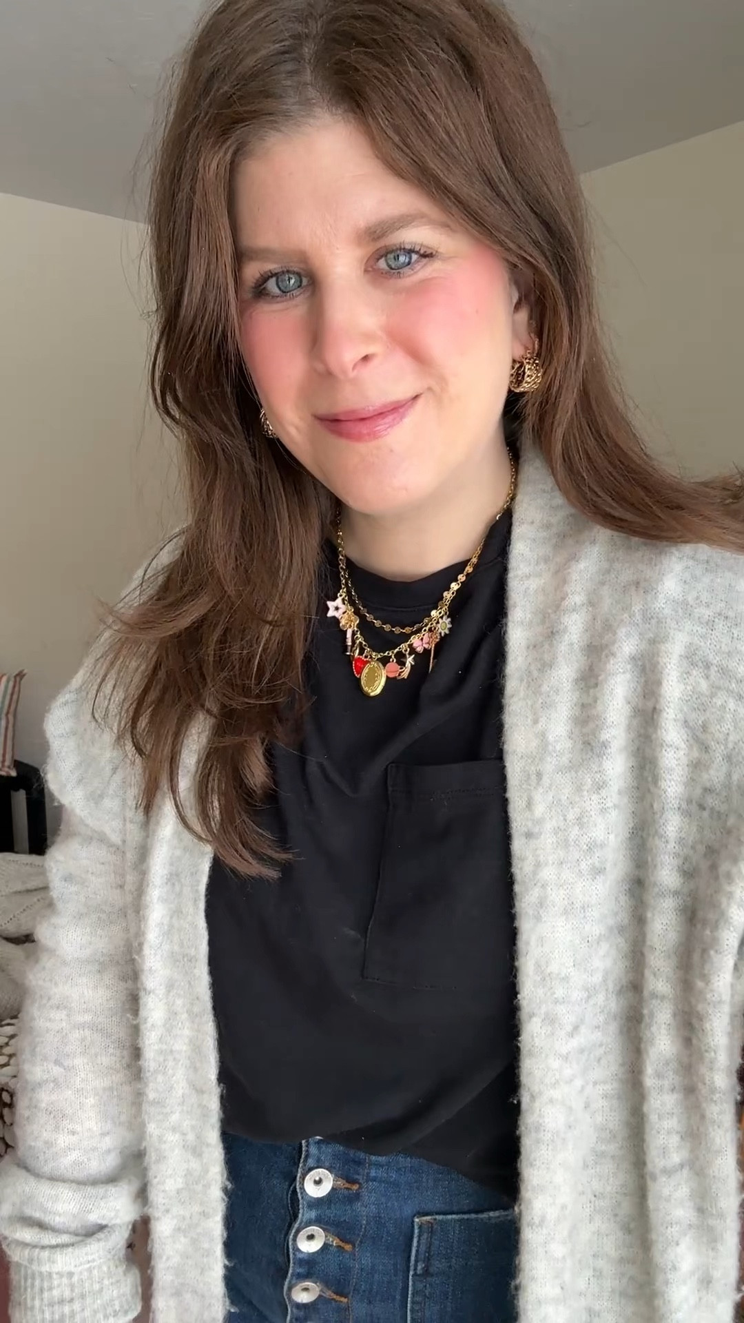 A classic t shirt, long cardigan, & wide leg jeans are the perfect combo 🤌🏼



#LTKFindsUnder100 #LTKShoeCrush #LTKStyleTip