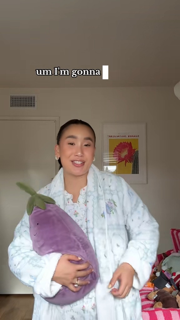 Pjs linked + the JELLYCATS featured in this video! 

#LTKSeasonal #LTKWatchNow #LTKGiftGuide