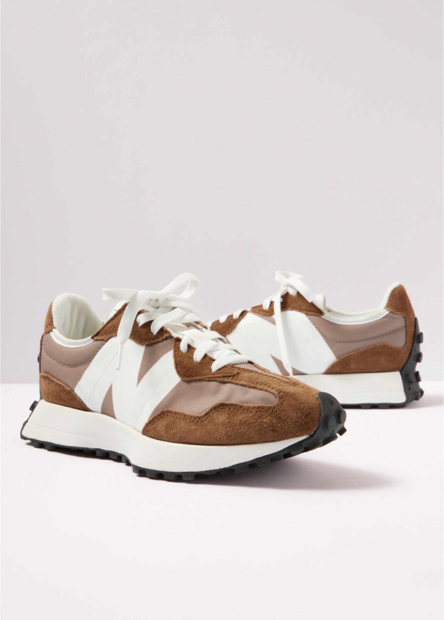 Perfectly fall these new balance sneakers are perfect for running around town.  

Fall shoes | fall sneakers | gifts for her | gifts for mom

#sneakers #fallshoes #fallsneakers #giftsforher #giftsformom

#LTKshoecrush #LTKfitness #LTKSeasonal