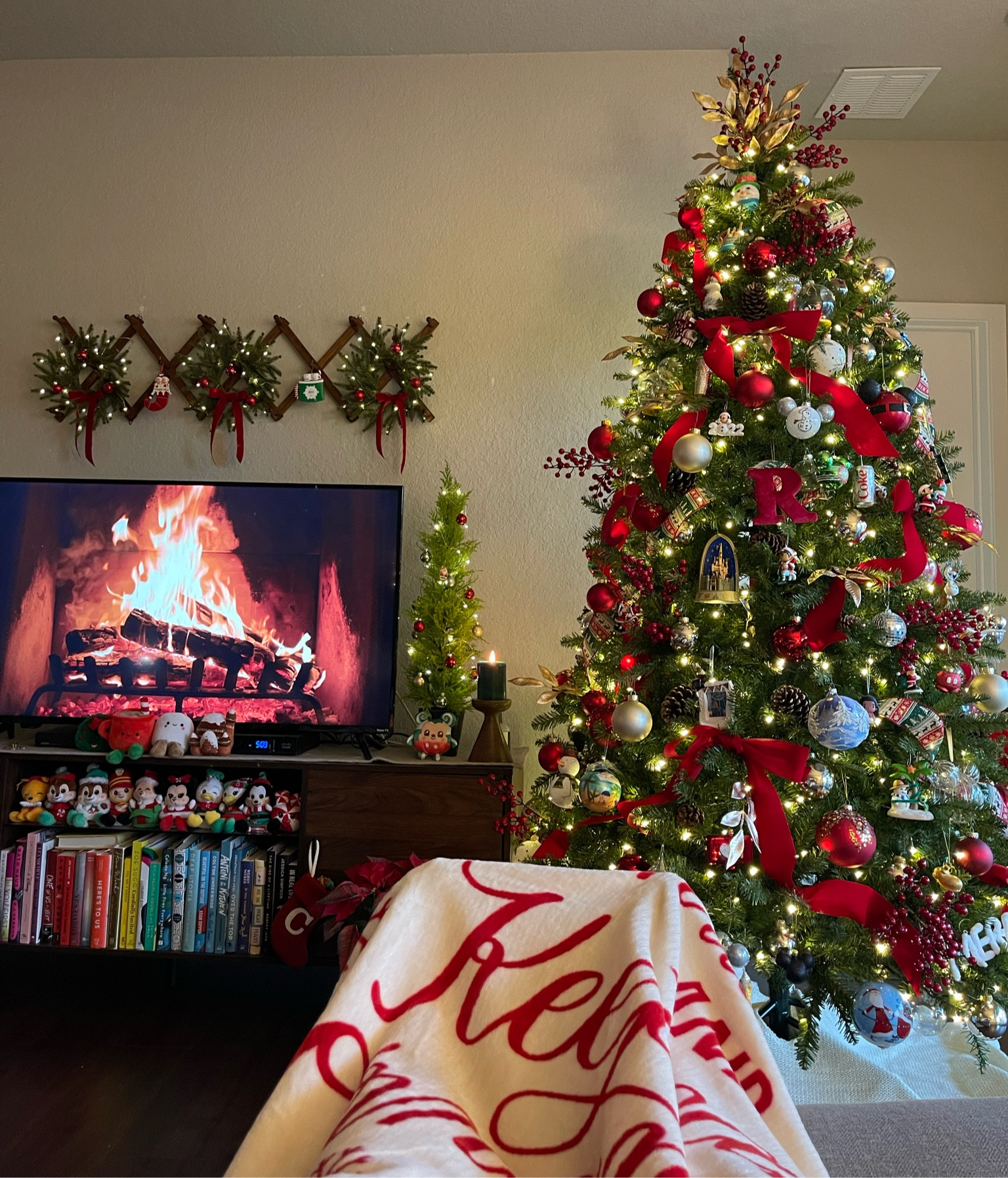 Christmas tree linked! Absolutely love this one!

#LTKSeasonal #LTKGiftGuide #LTKHoliday