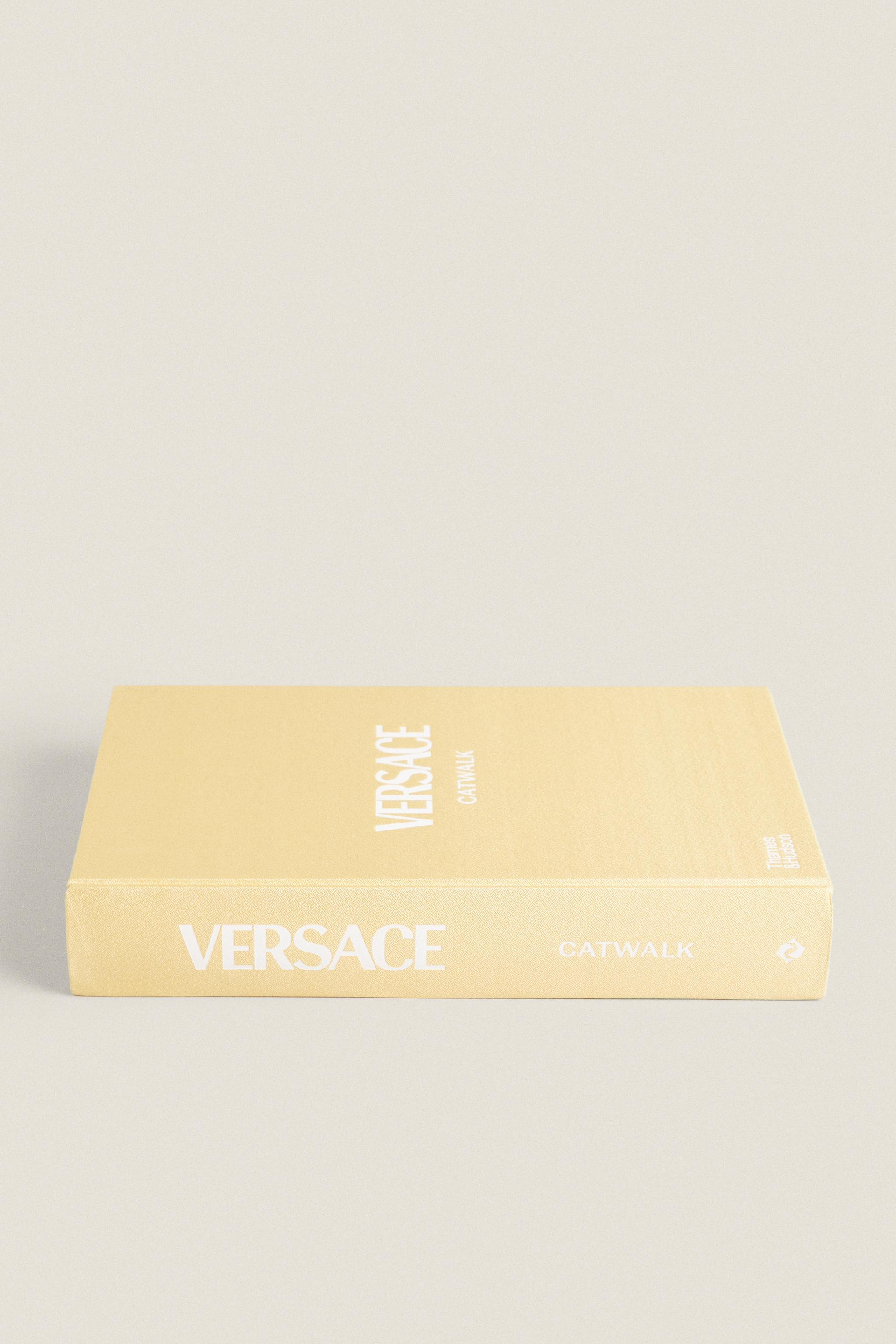 VERSACE CATWALK BOOK | Zara US