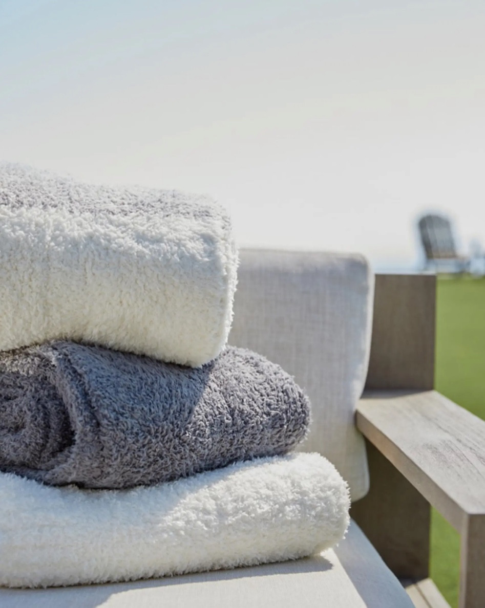 The best gifts are back on sale!! 

barefoot dream blanket cozy throw  Christmas birthday sister friend mother baby shower housewarming wedding client teacher boss

#LTKHolidaySale #LTKsalealert #LTKfindsunder100