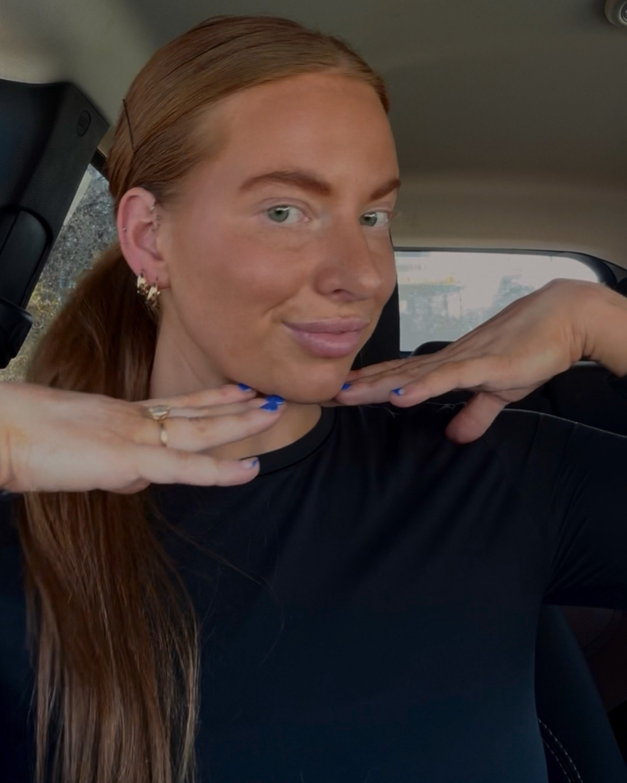 The cutest gold hoops that take me less than 5 seconds to snap in my ears. I wear them for any and all occasions.👸🏼👸🏼👸🏼

#LTKFindsUnder50 #LTKBeauty #LTKStyleTip