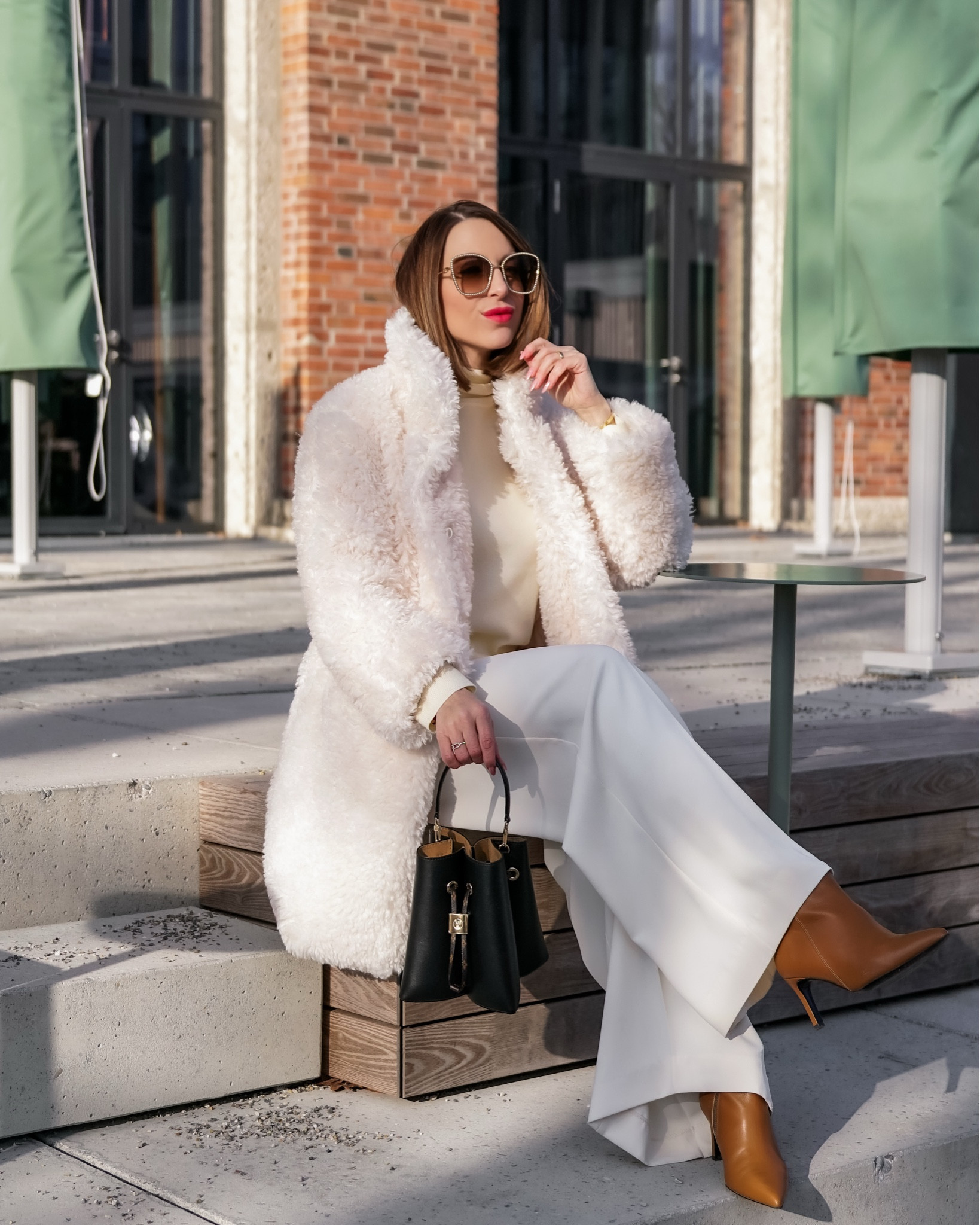 Enjoying the winter sun 🤍 


*Werbung*
Kuschelig warm und trotzdem super chic - so stylish kann die flauschige outerwear sein🤍  Happy Sunday! 💫
 

#allwhite #whiteandbrown #winterwhites #teddy #teddyjacket #winterstyle #winterlook #whitepants #wool #knit #louisvuitton #louisvuittonbag 






#LTKdeutschland #LTKeurope #LTKwinter