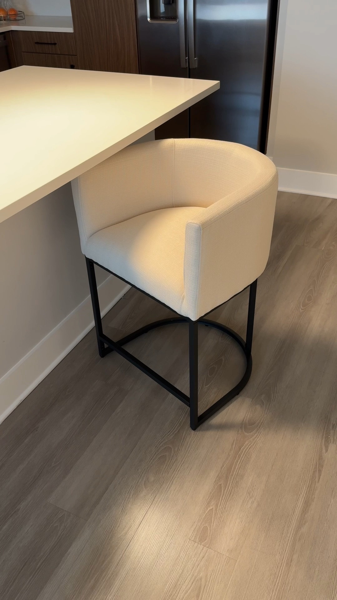 Obsessed with these bar stools! The perfect mix of cozy and chic—neutral tones, curved backs, and a sleek black frame. They elevate the whole space! ✨ Linking them for you on LTK! #homedecor #neutralaesthetic #barstoolgoals

#LTKHome #LTKFamily #LTKStyleTip