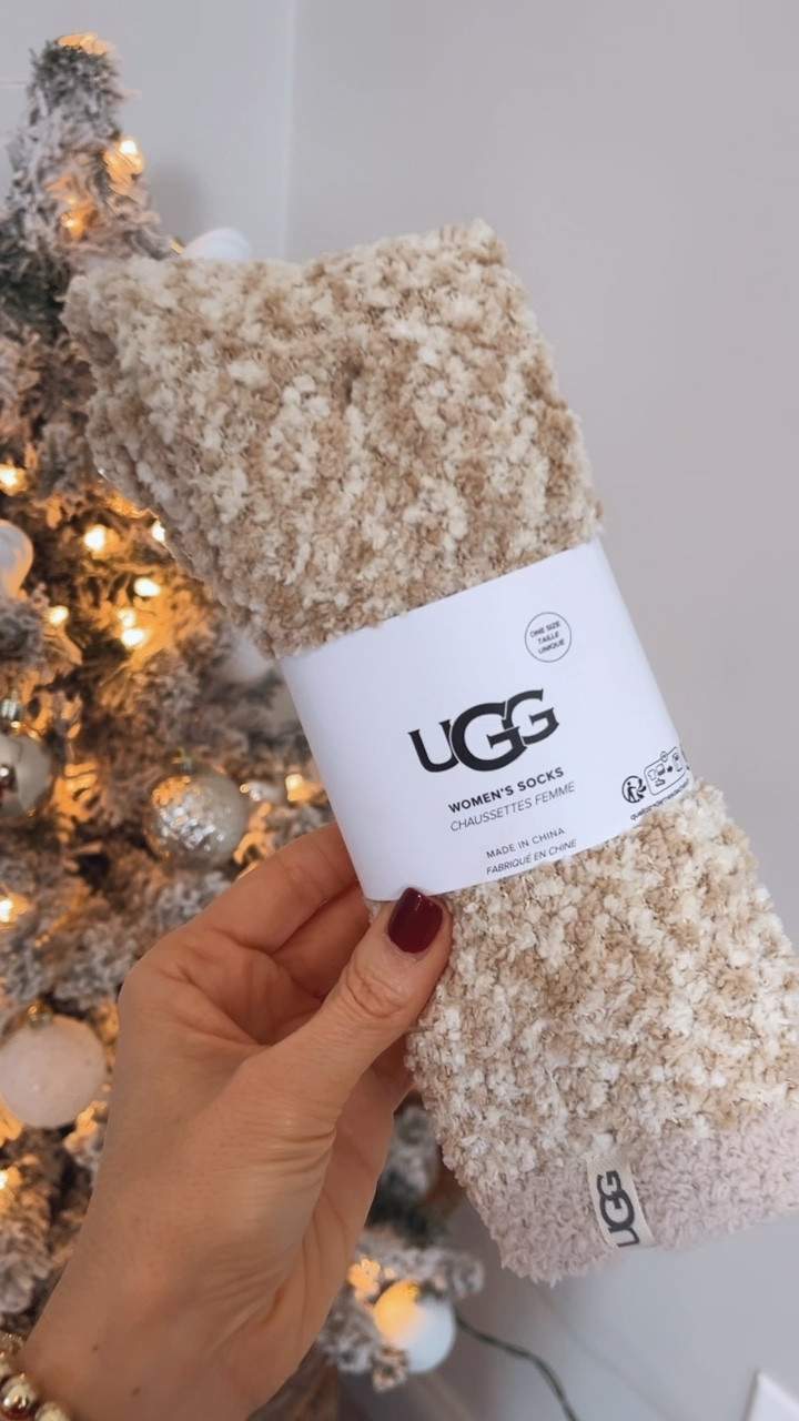 Gifts she will love AND that will arrive by Christmas! 👏 🎁 
@amazon #Ad #founditonamazon #WinterFavorites2025 

#LTKFindsUnder50 #LTKGiftGuide #LTKHoliday