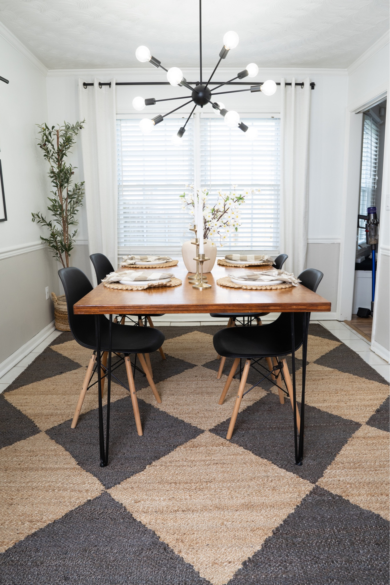 I refreshed my dining room with a new jute rug from rugs USA 

#LTKFind #LTKhome #LTKSeasonal