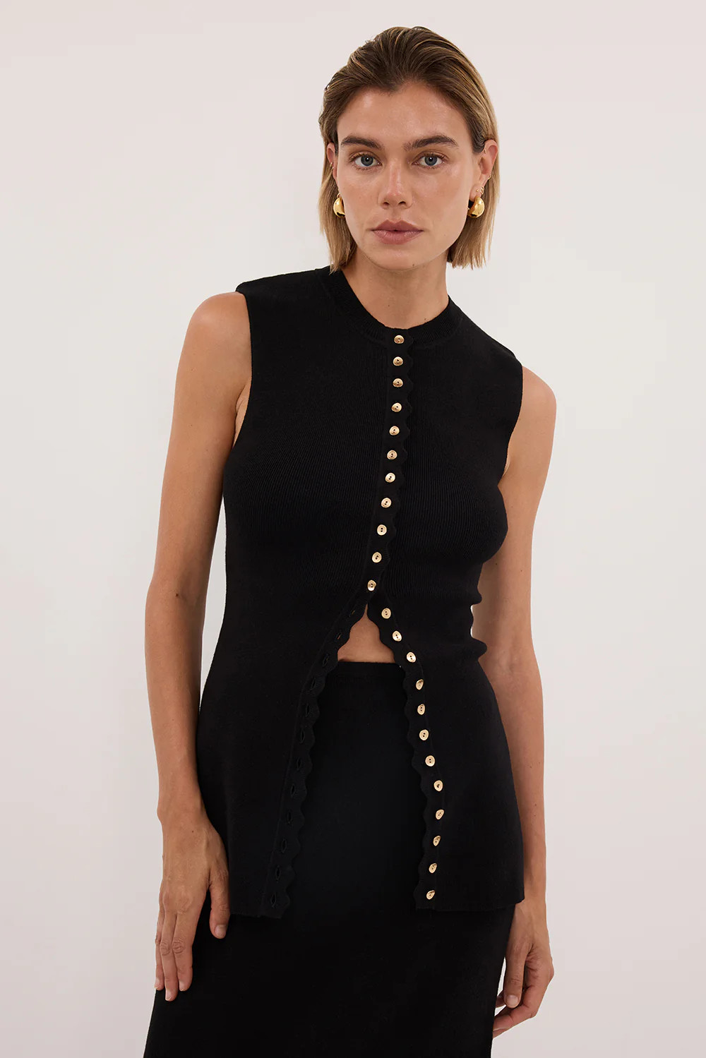 ZOE BLACK SCALLOPED KNIT VEST | DISSH