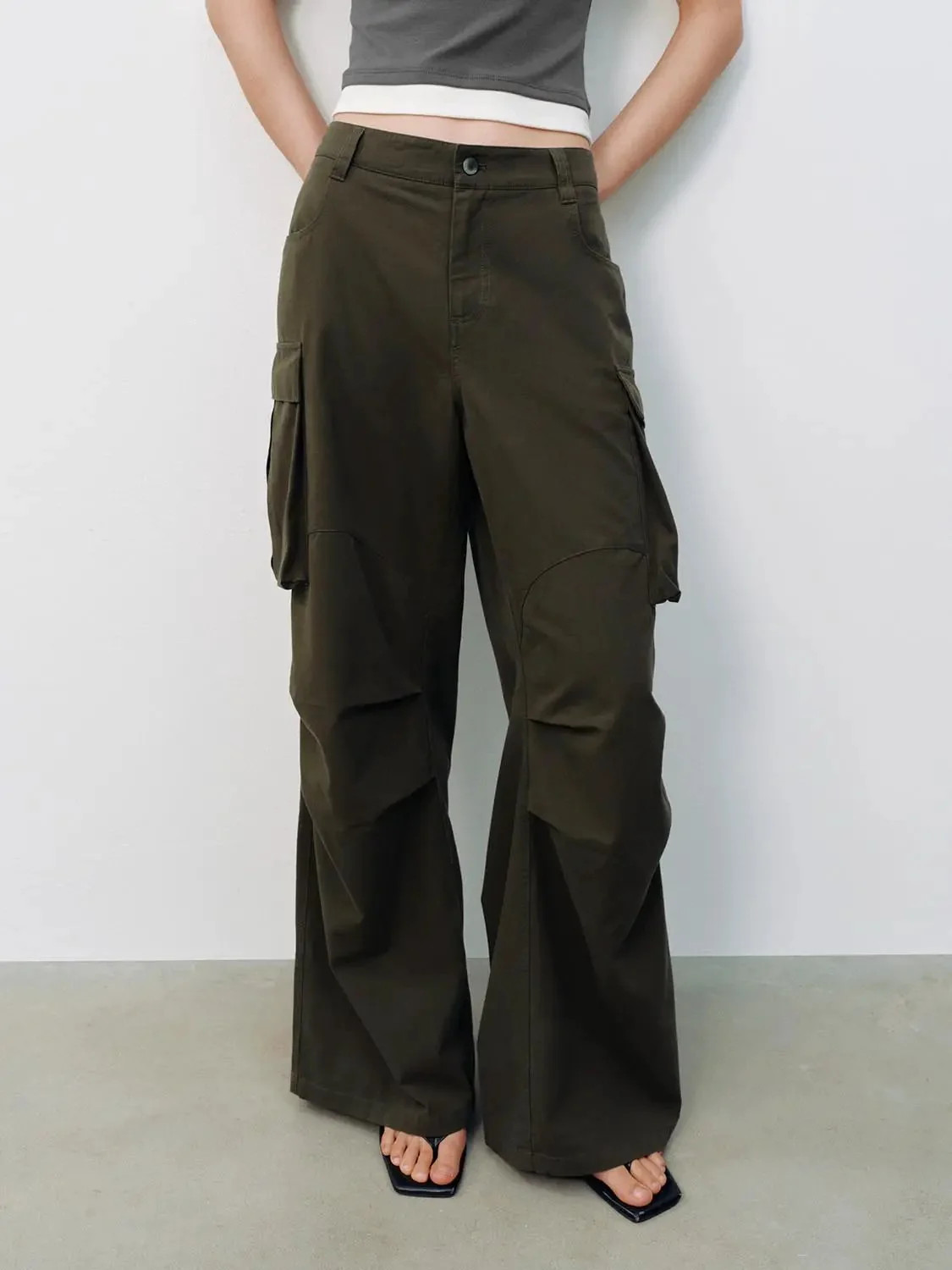 High Waist Ruched Flap Pocket Wide Leg Cotton Cargo Pants | Urban Revivo